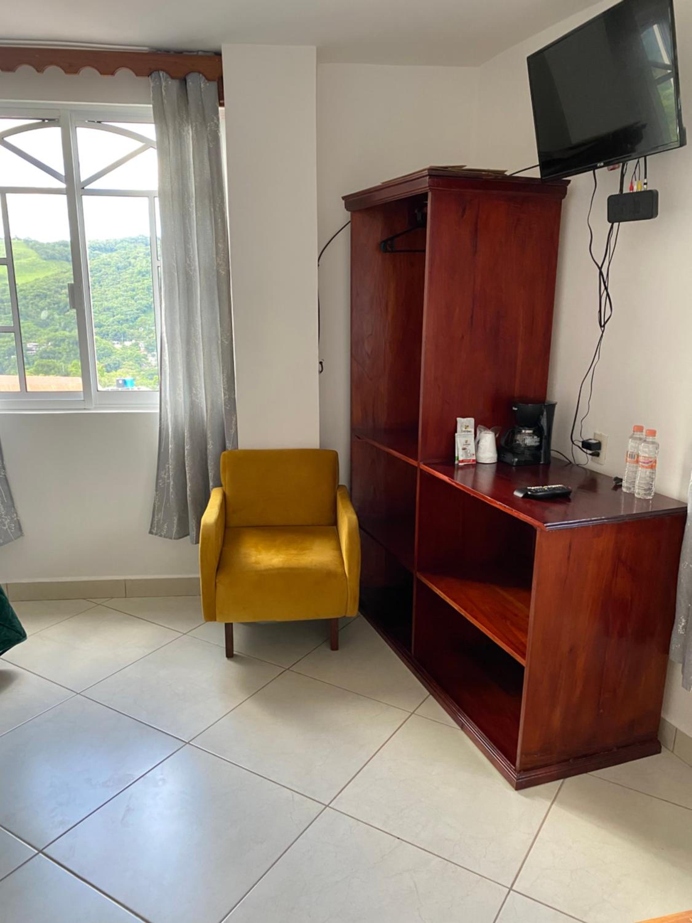 Deluxe Room - Photo 3