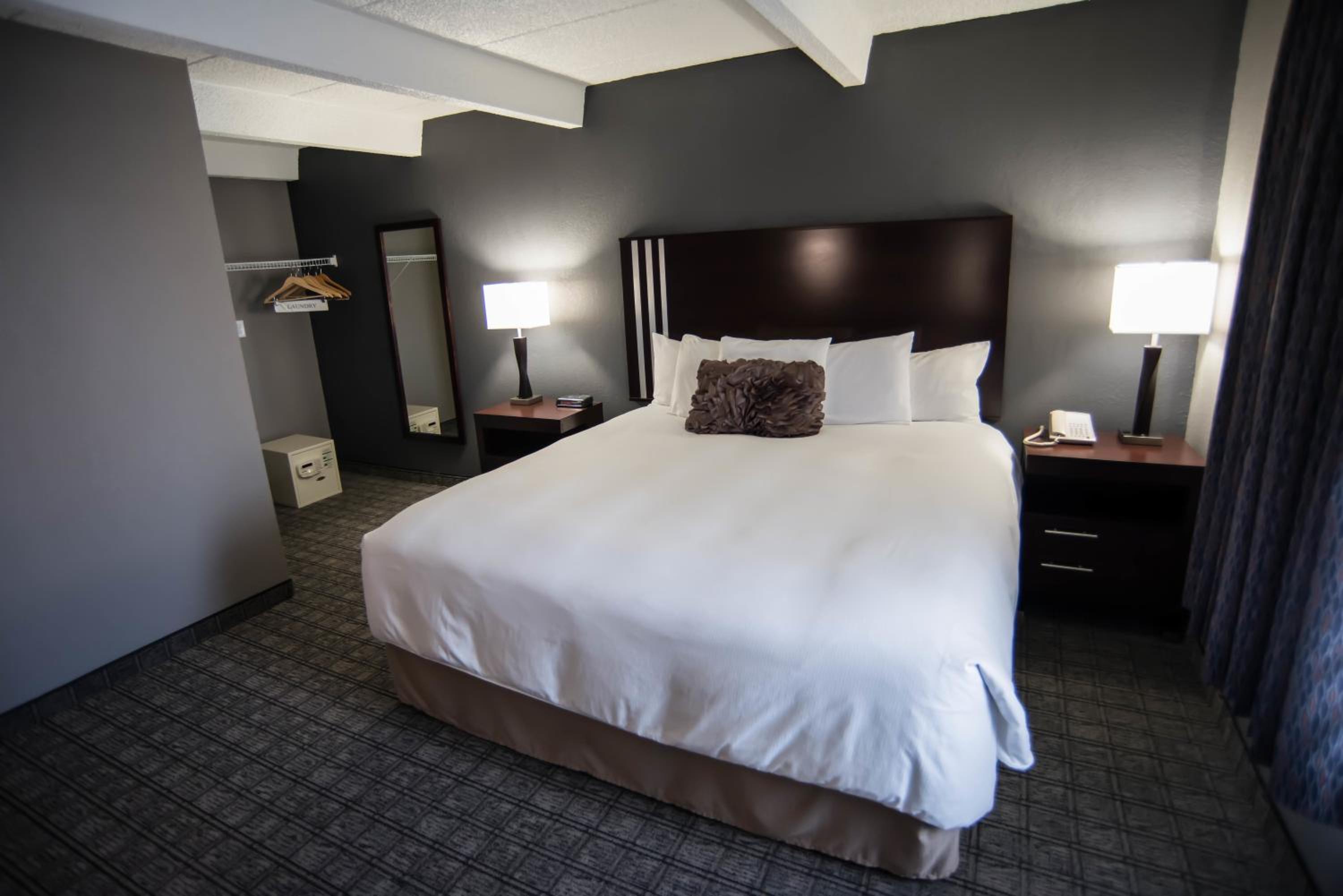 2 Queen Bed - Photo 1