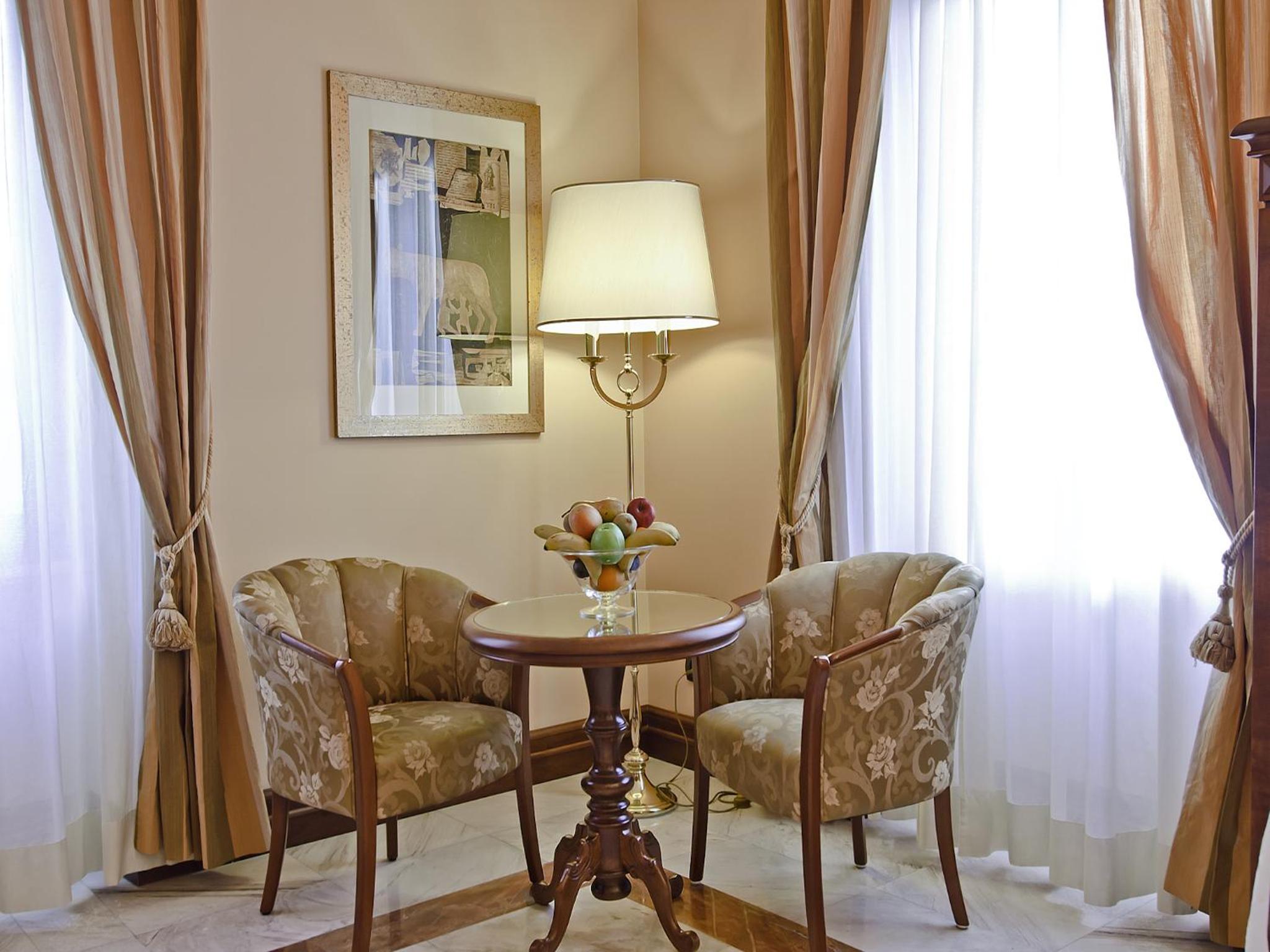 Deluxe Double Room thumbnail 6