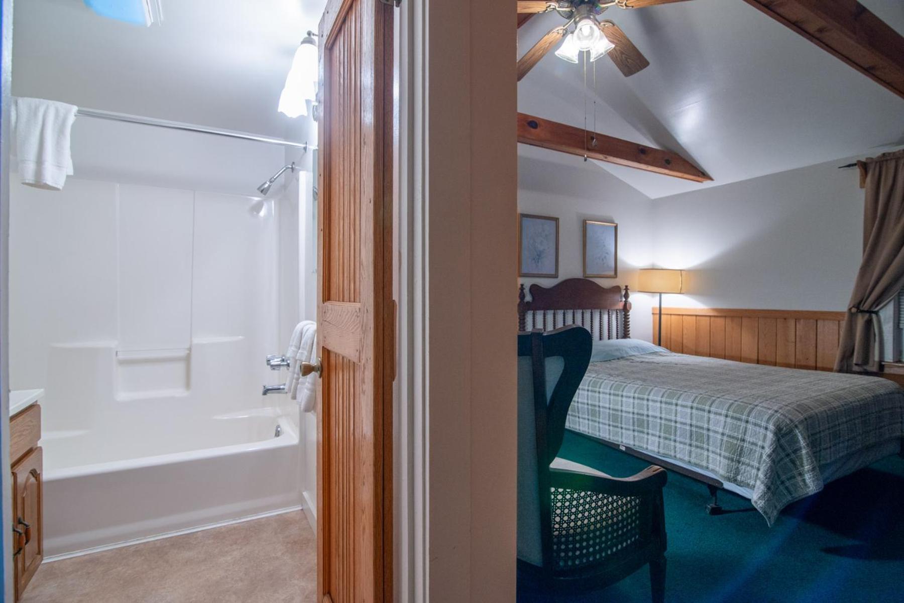 Deluxe Queen Room - Photo 3