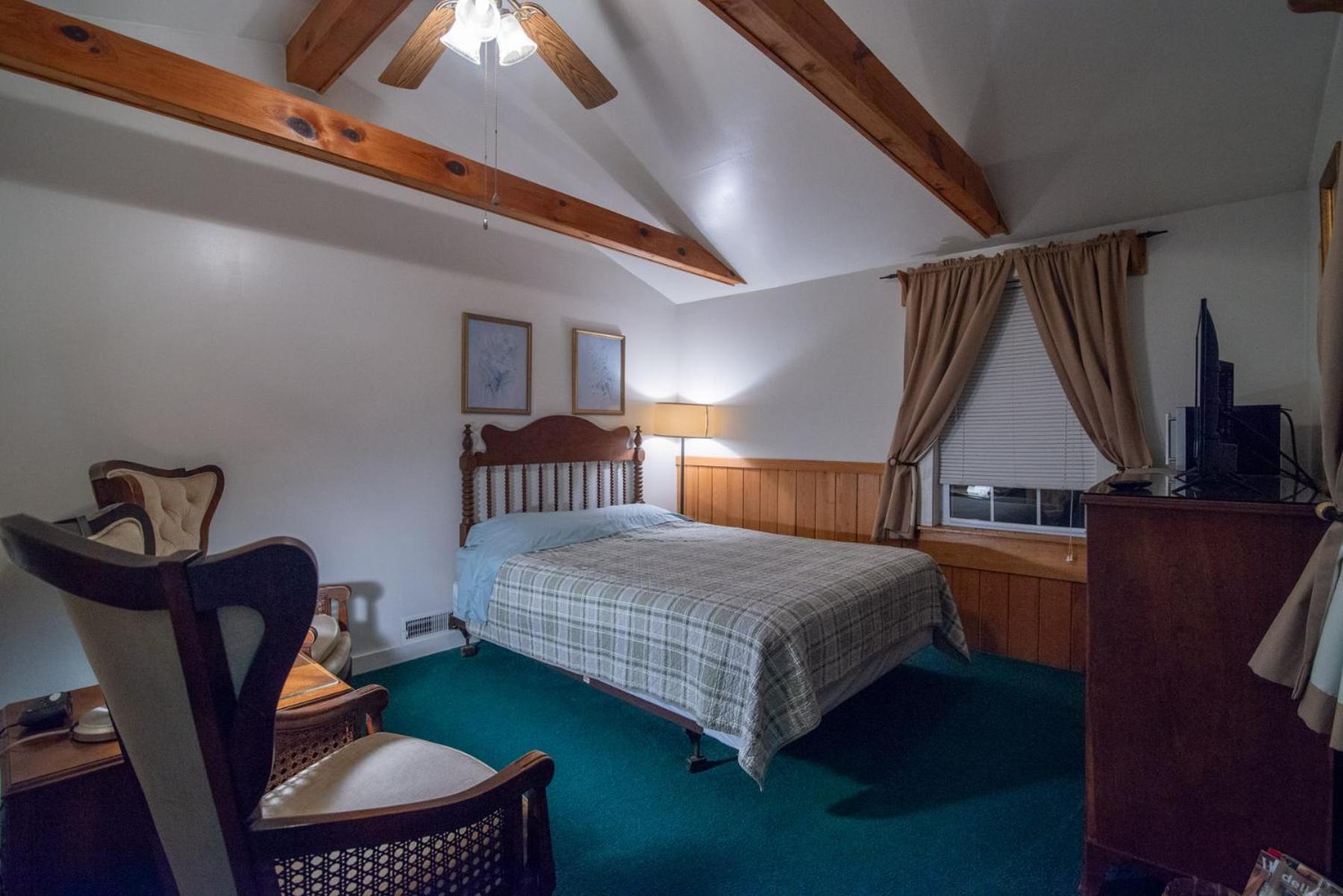 Deluxe Queen Room - Photo 1