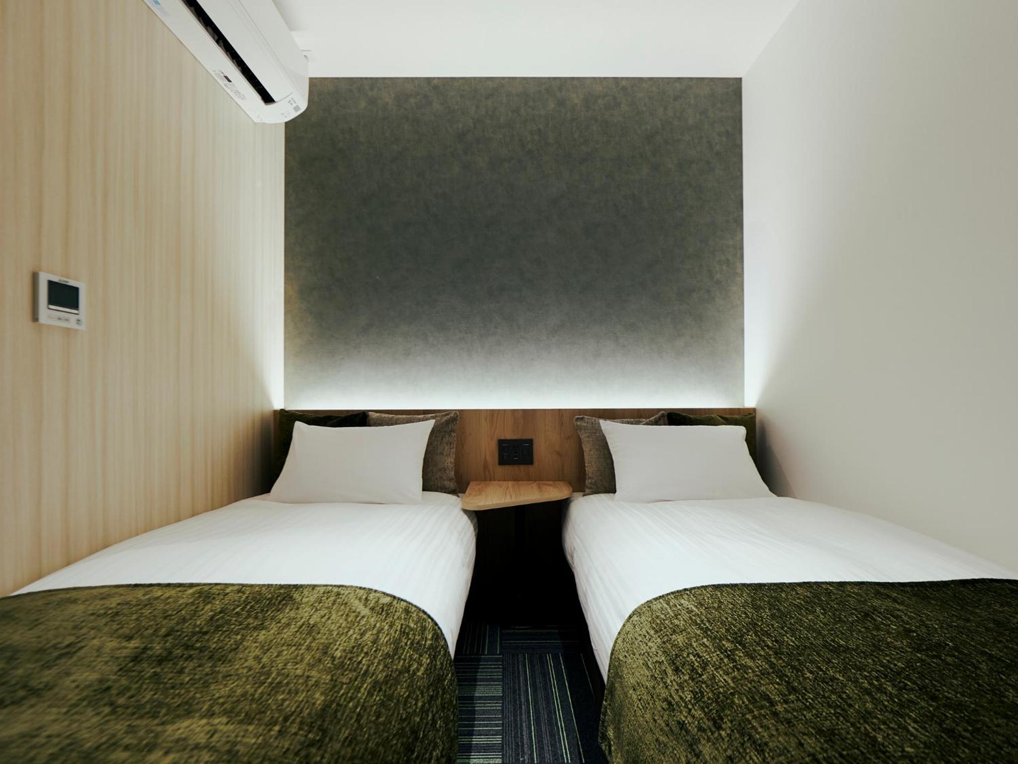 Twin Room - Photo 11
