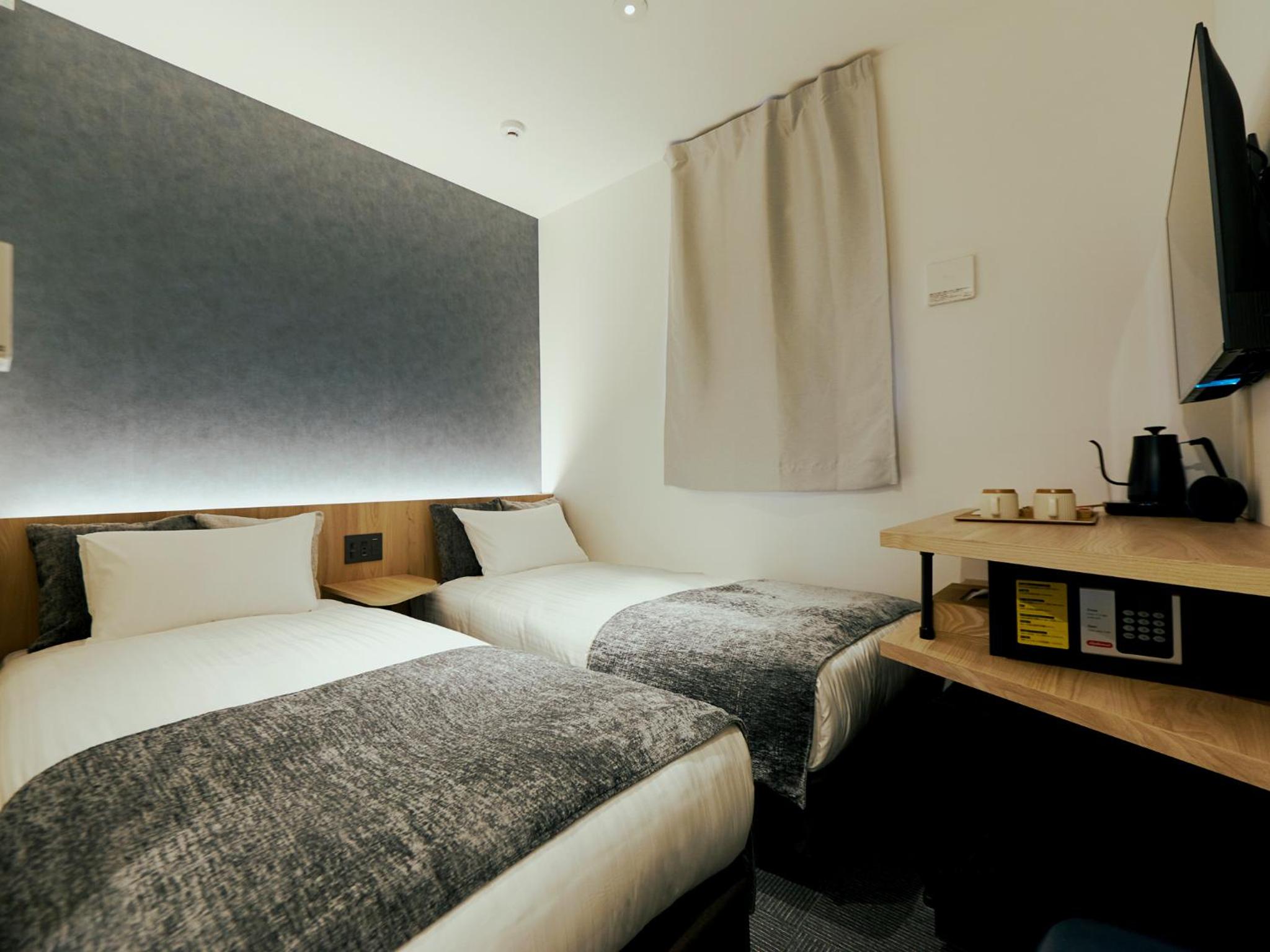 Twin Room - Photo 9