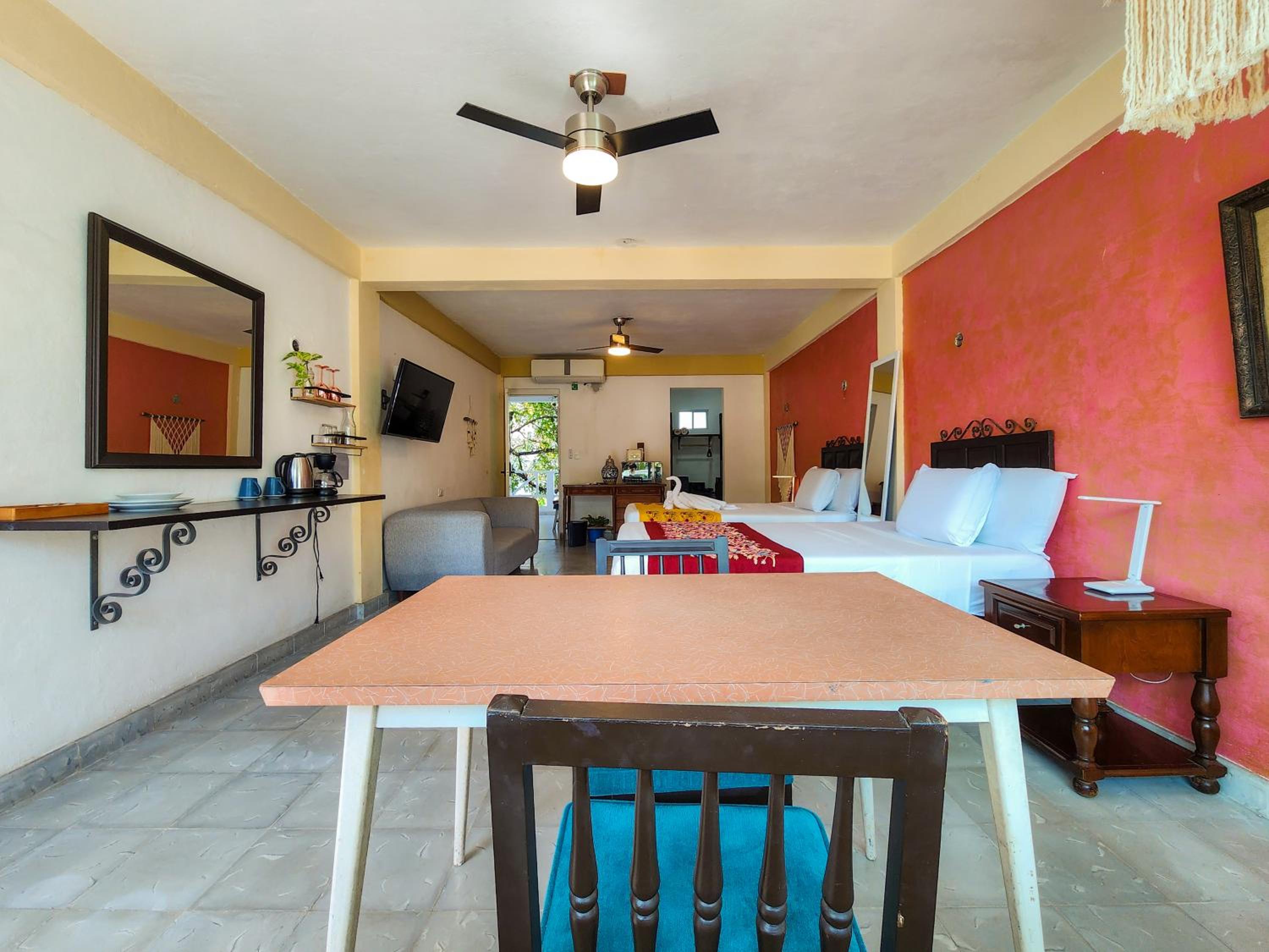Twin Room with Balcony - Photo 10