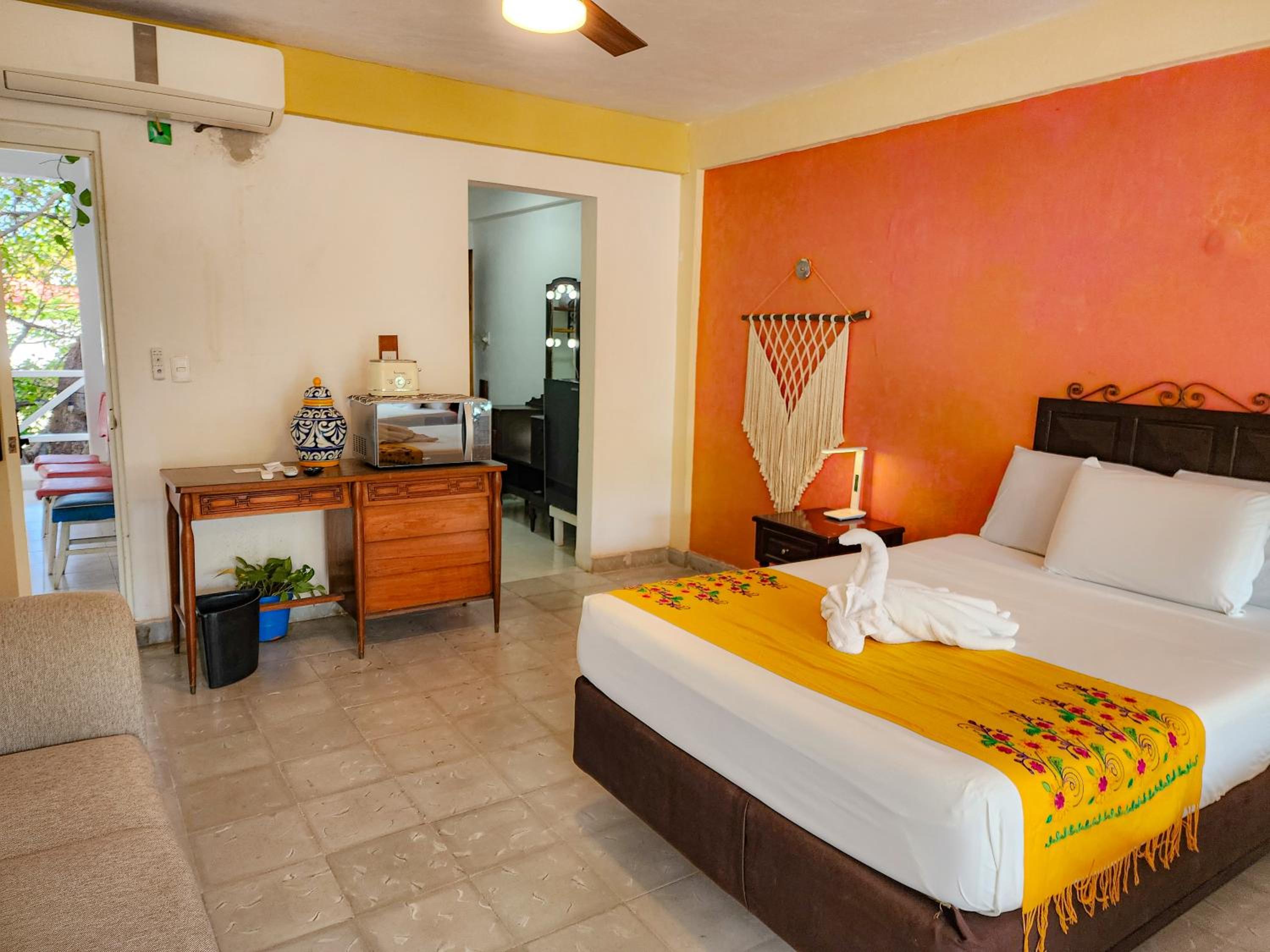 Twin Room with Balcony - Photo 6