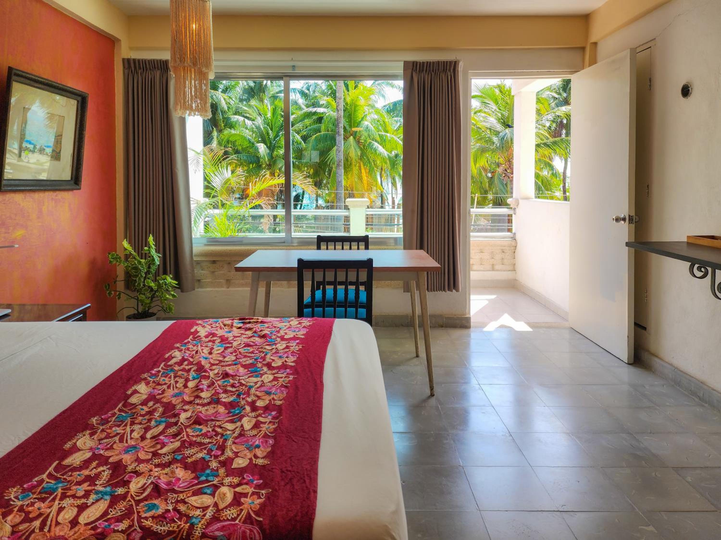 Twin Room with Balcony - Photo 7