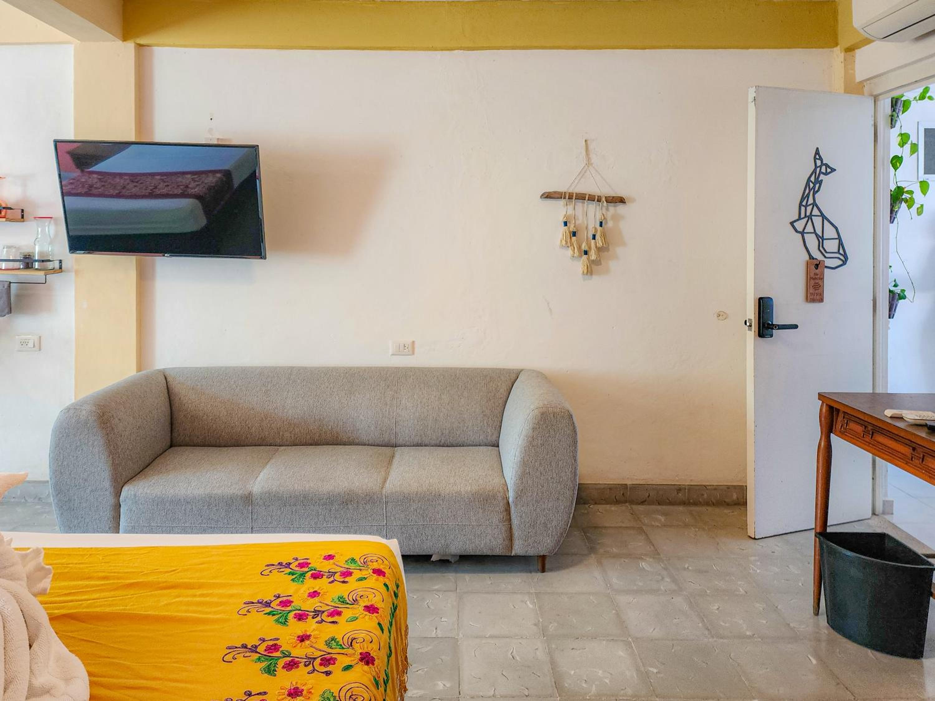Twin Room with Balcony - Photo 4