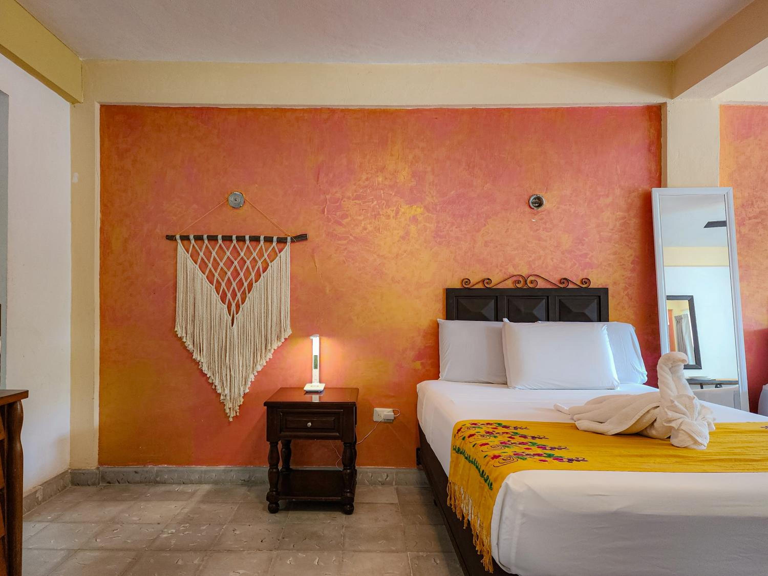 Twin Room with Balcony - Photo 3