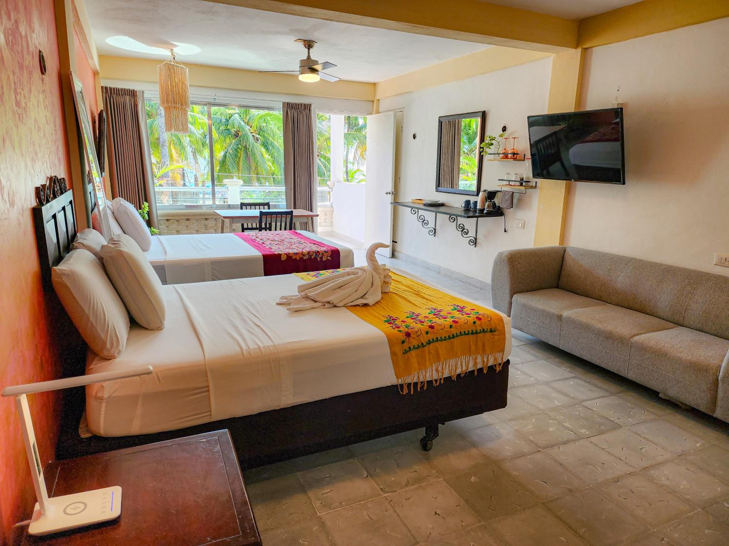 Twin Room with Balcony - Photo 2