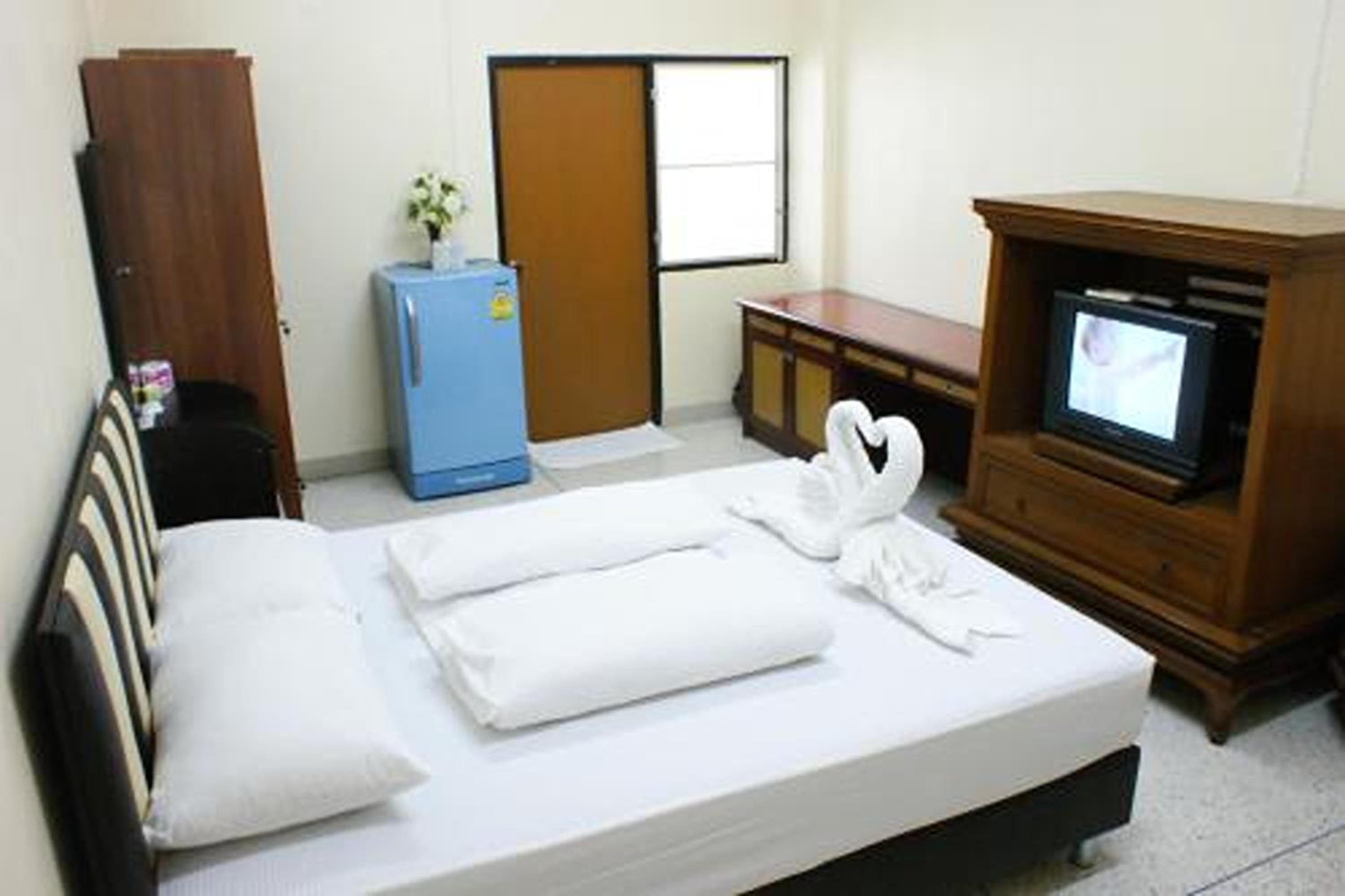 Standard Double Room - Photo 11