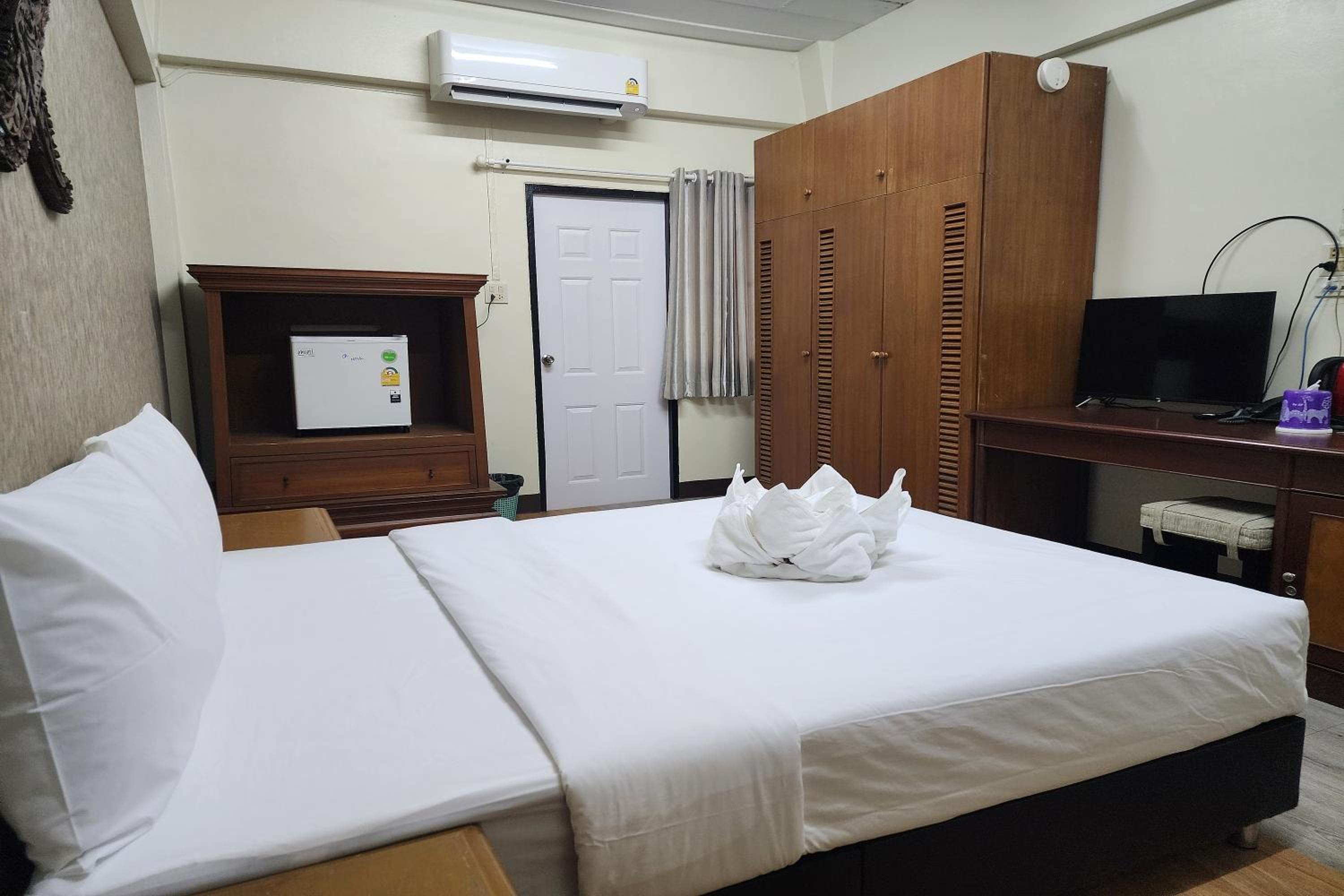 Standard Double Room - Photo 9