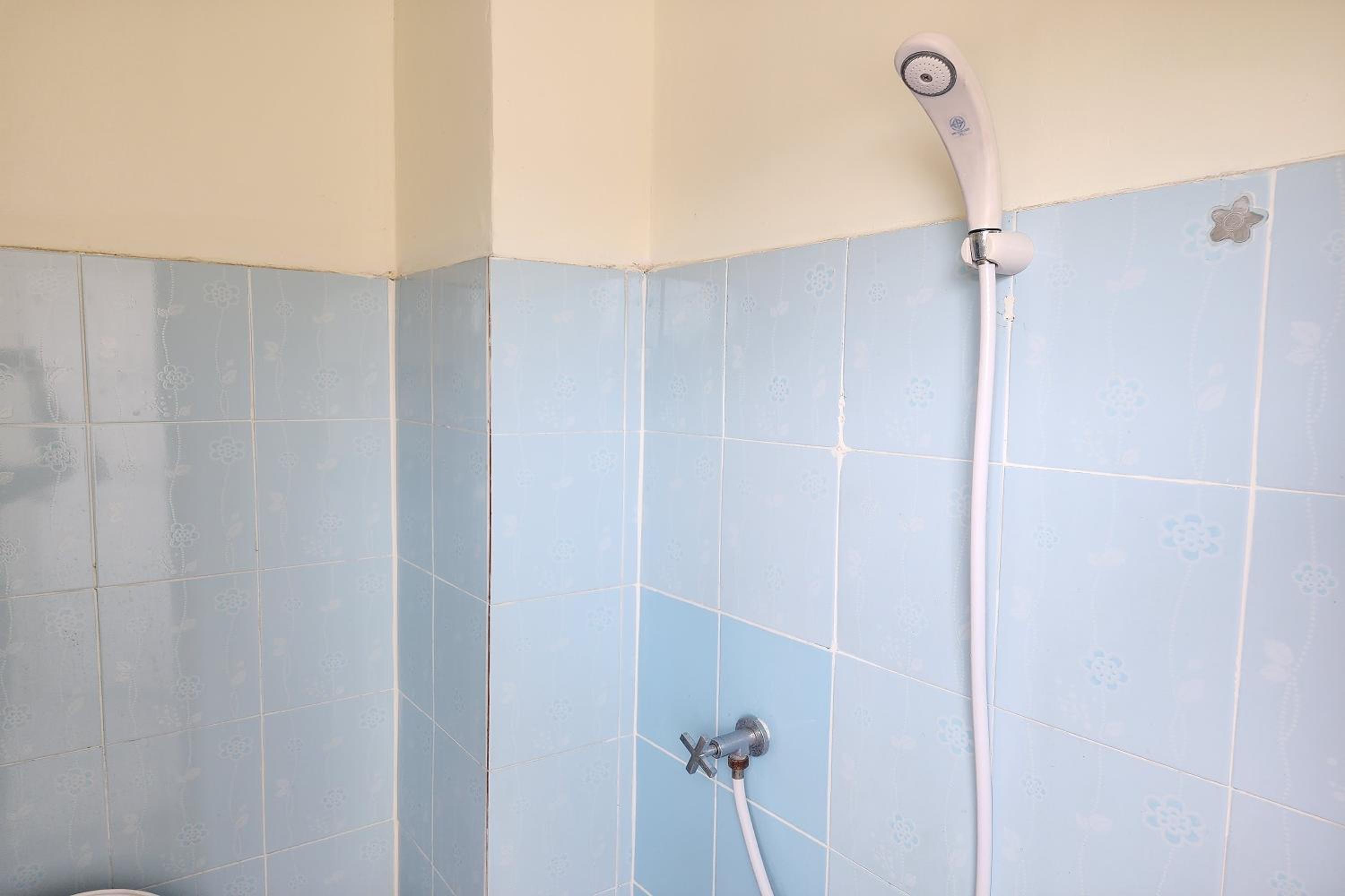 Standard Twin Room - Photo 6