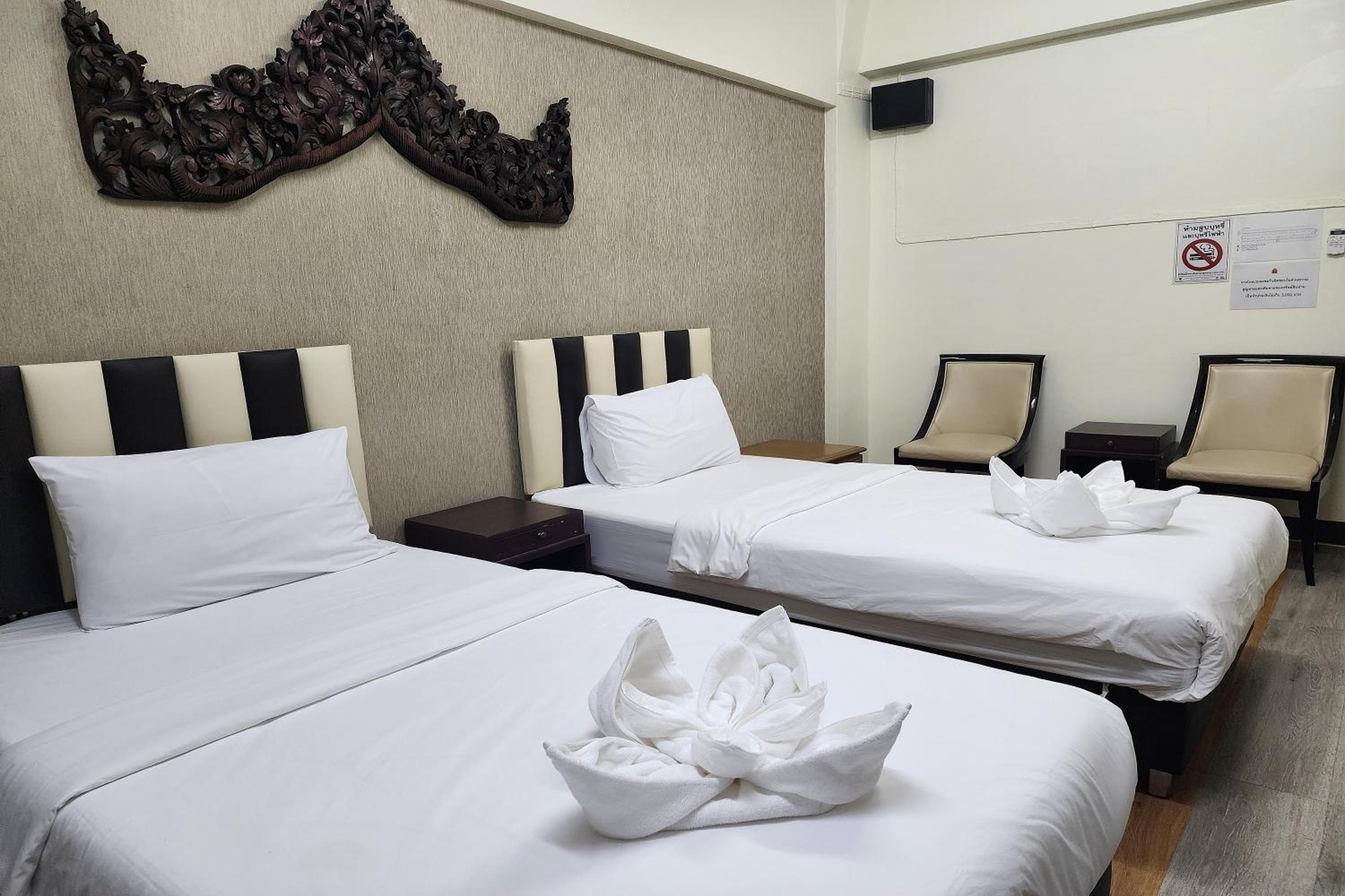 Standard Twin Room - Photo 1