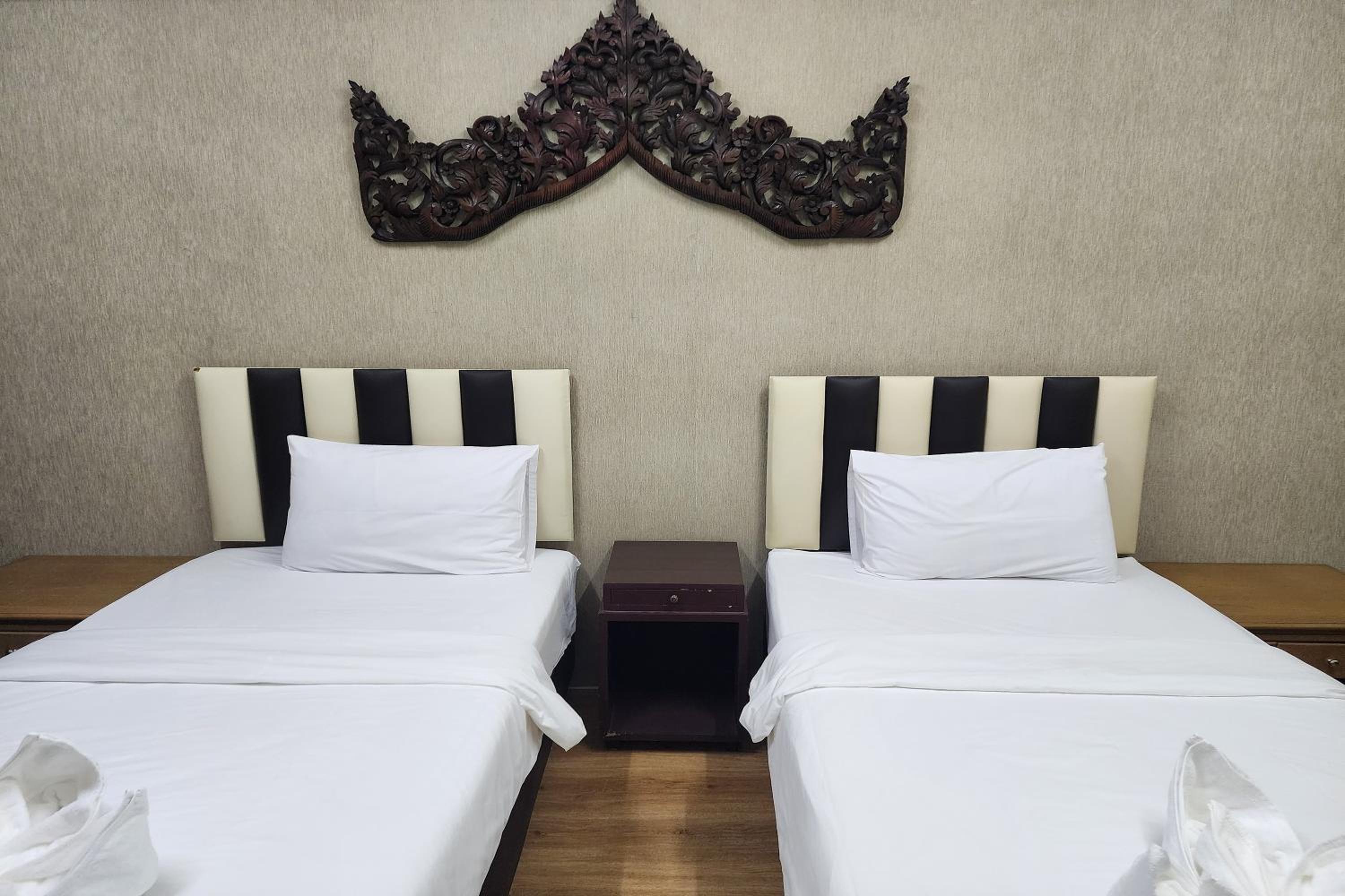 Standard Twin Room - Photo 3