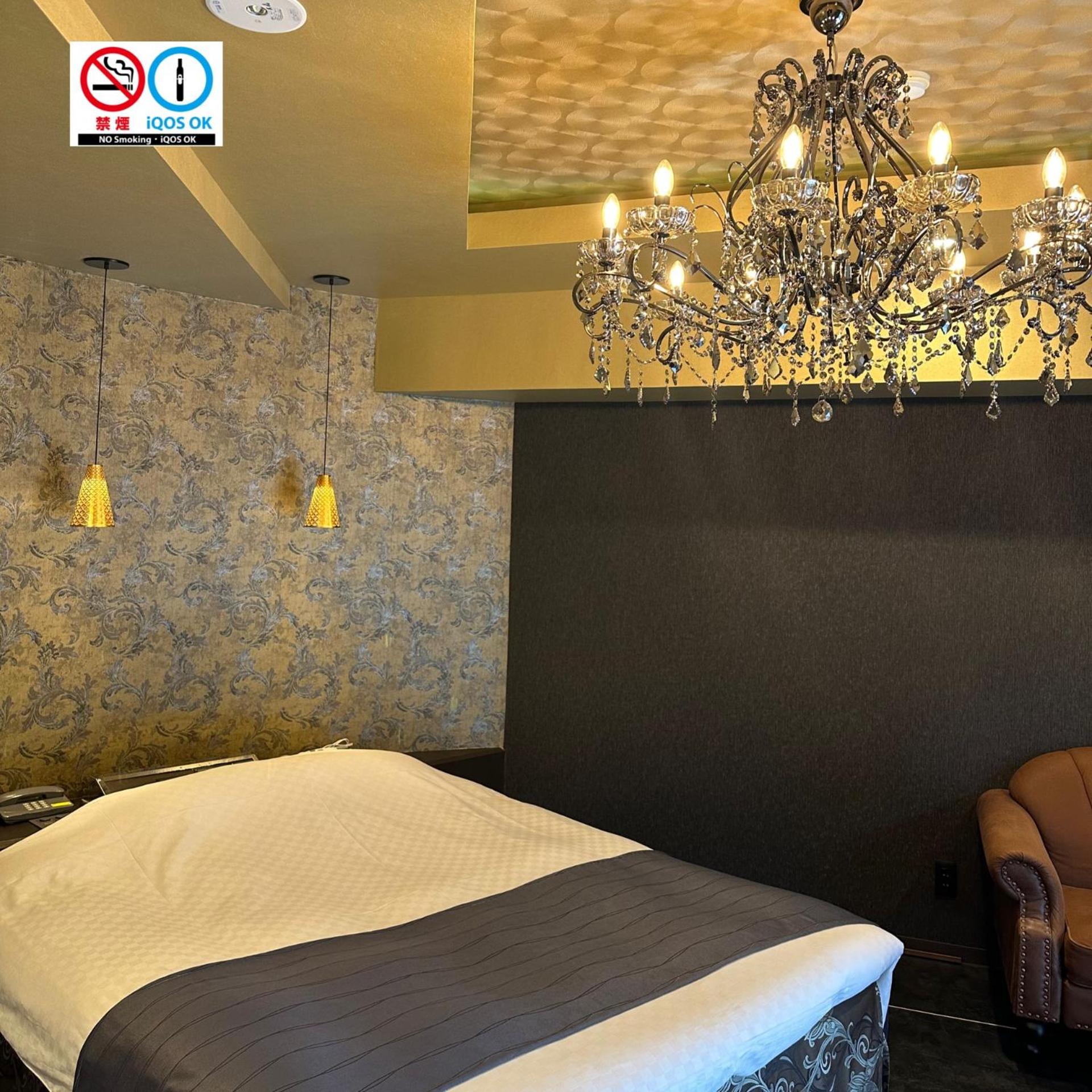 Deluxe Queen Room - Photo 11