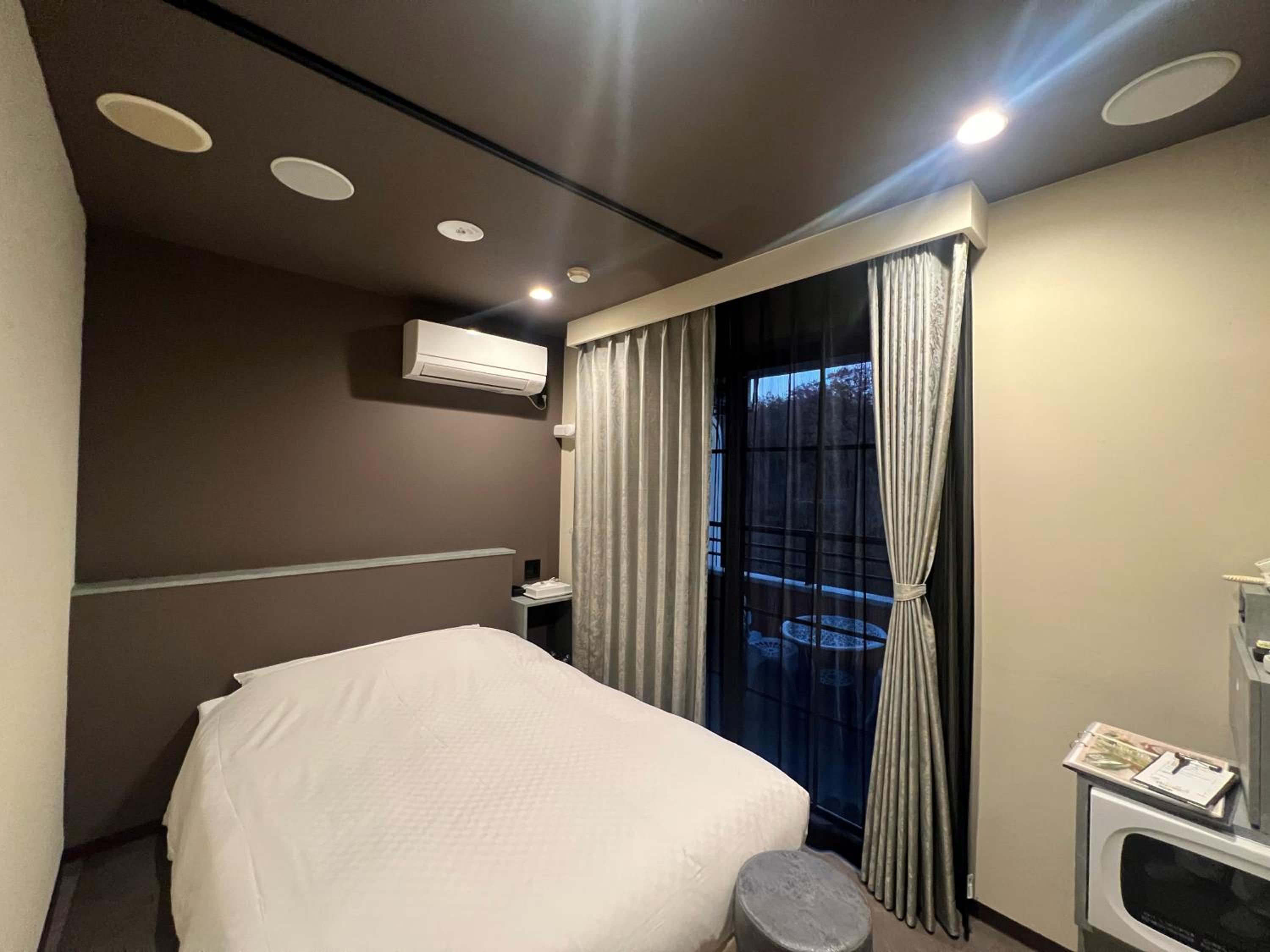 Small Double Room - Photo 17