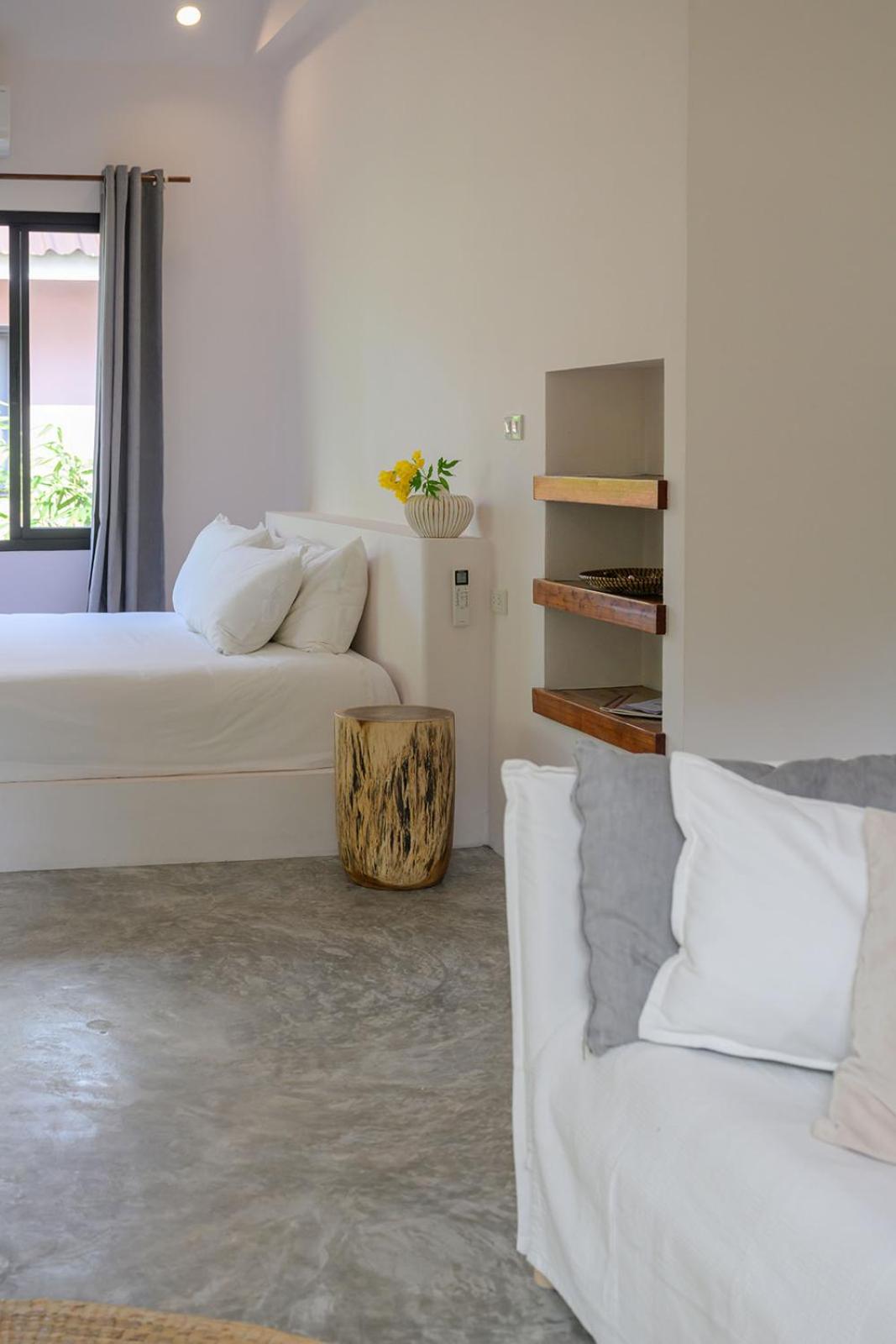 One-Bedroom House - Photo 2