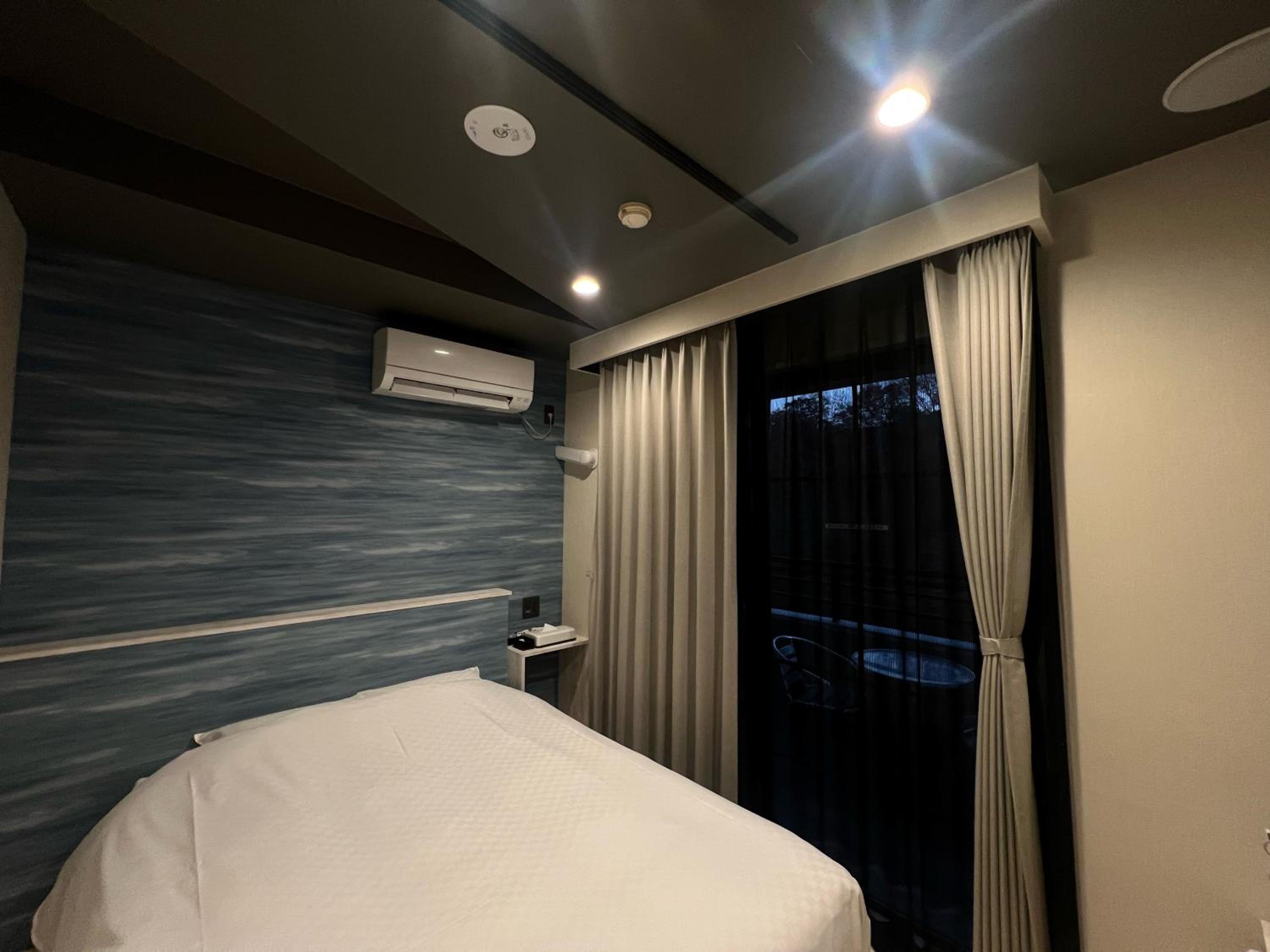 Small Double Room - Photo 8