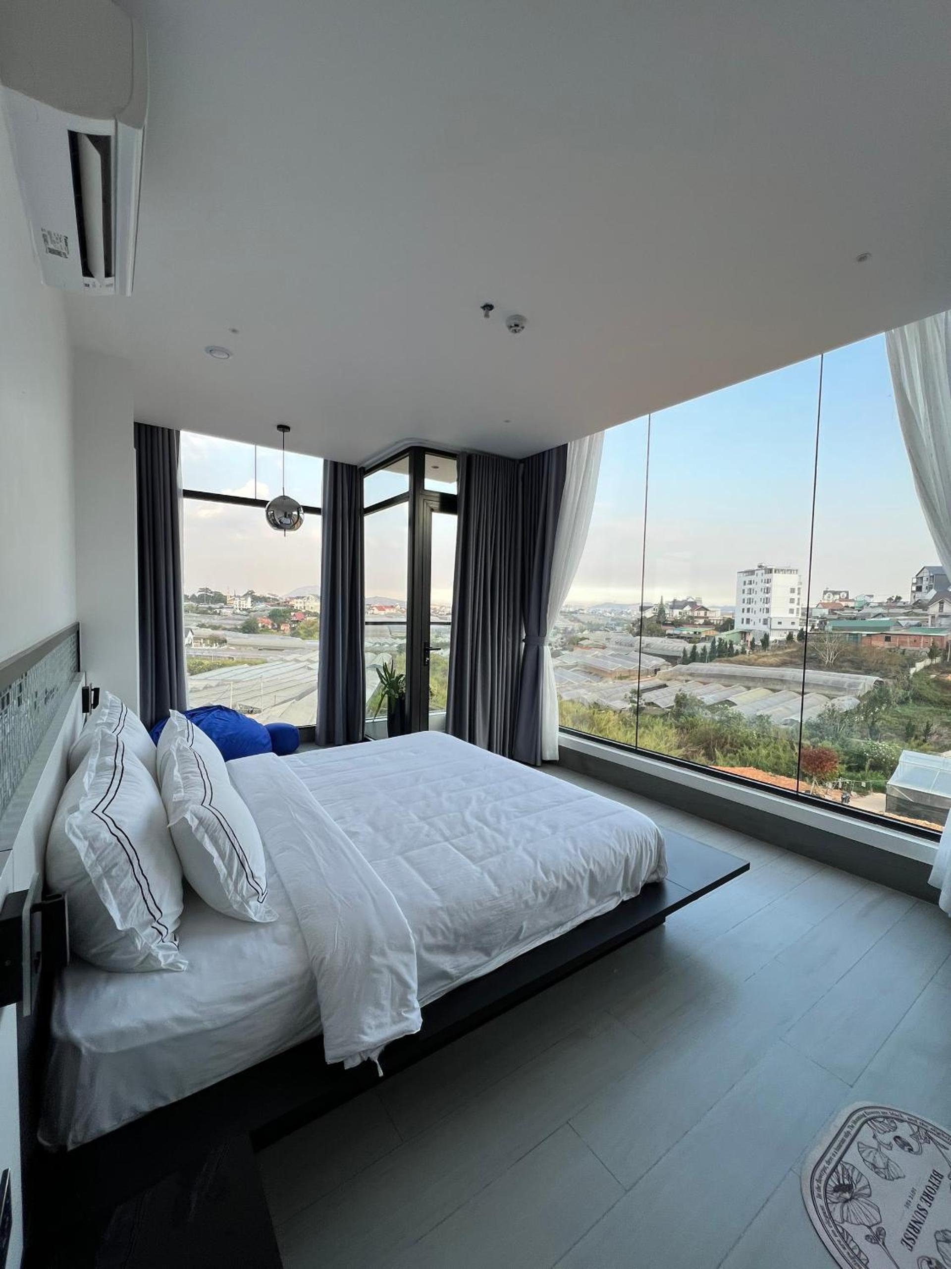 Deluxe King Room photo 1