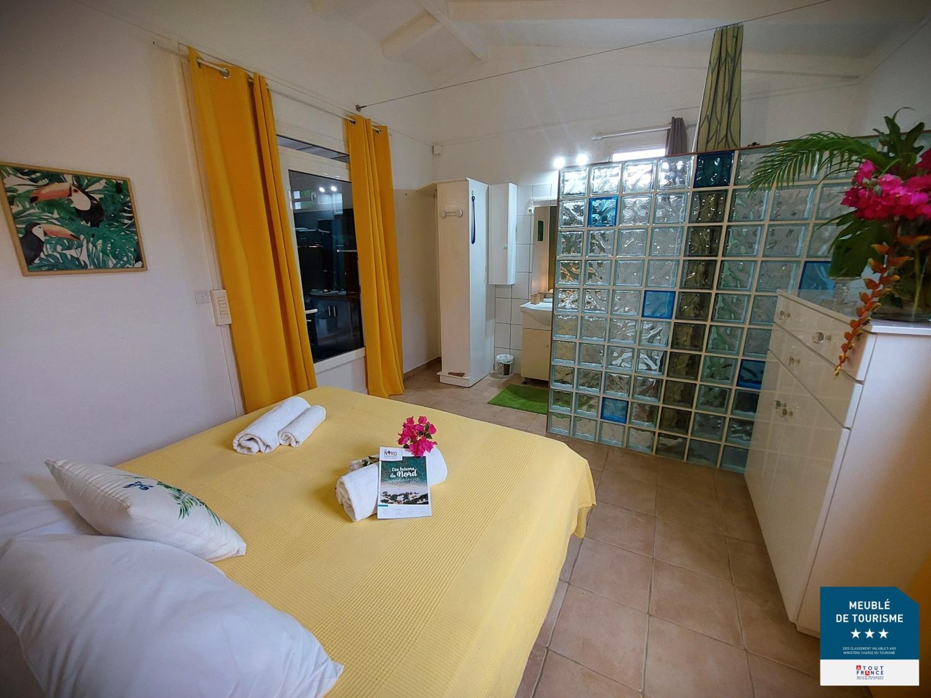 One-Bedroom House photo 1