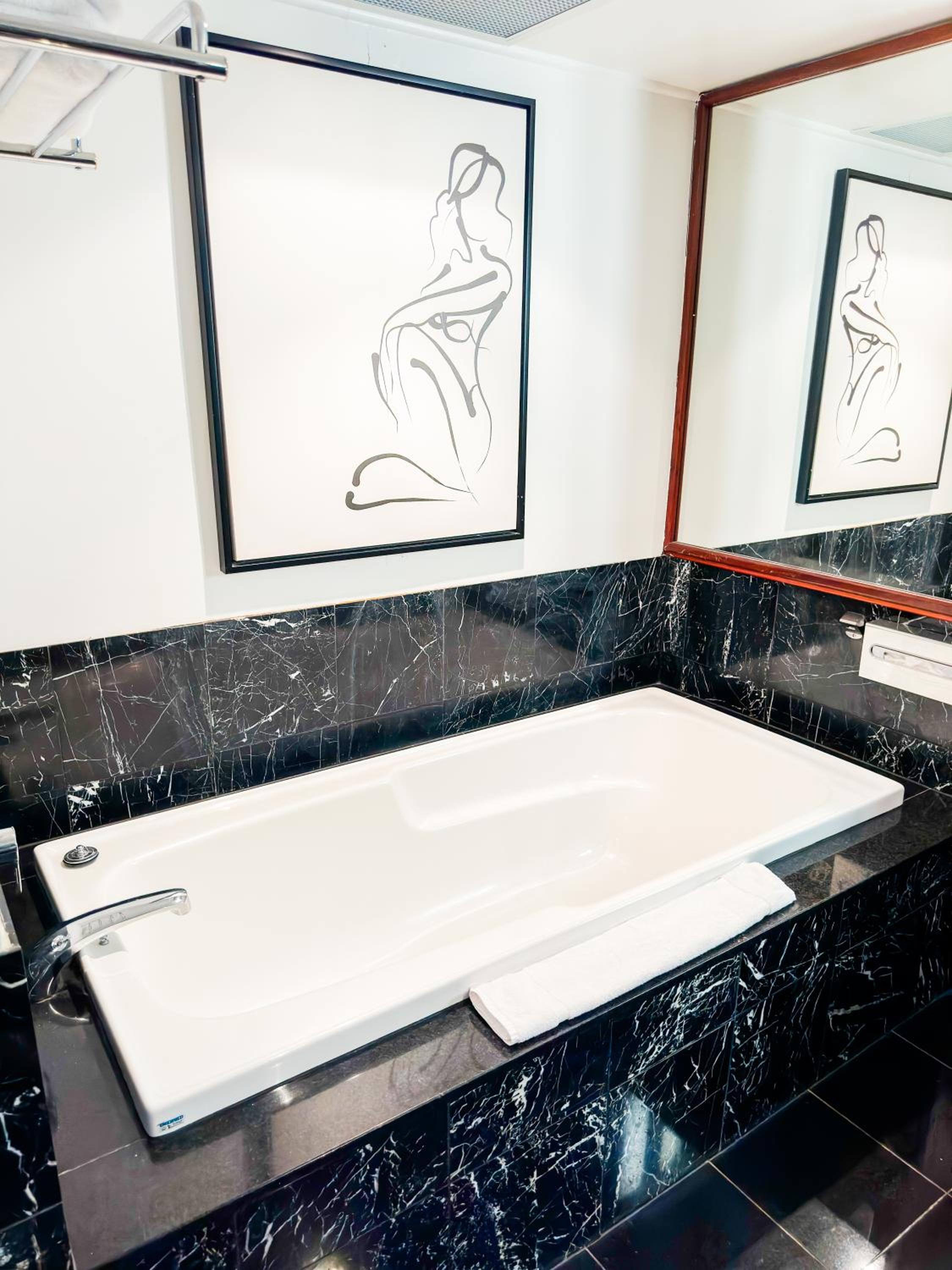 Boutique Suite - Photo 3