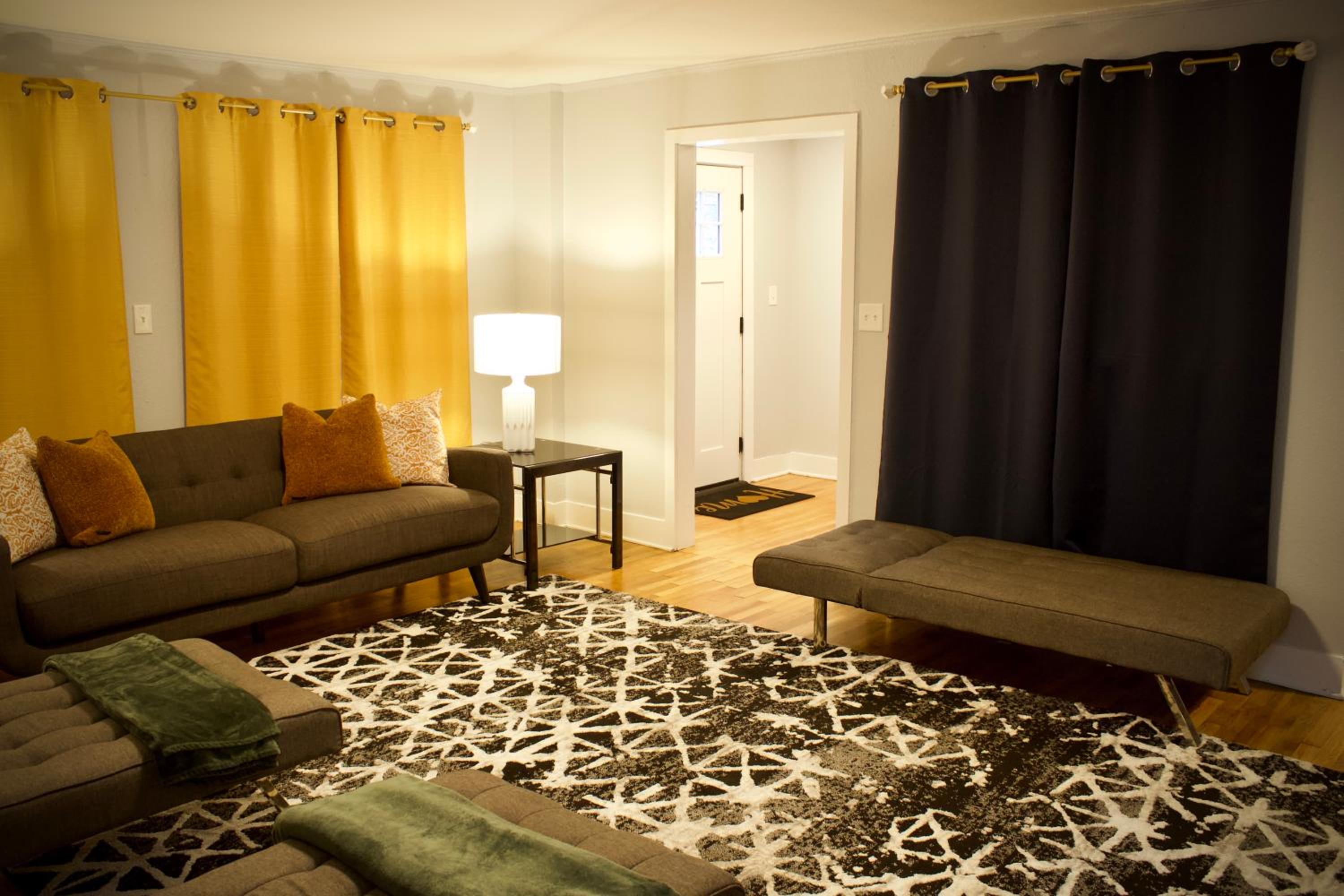 Three-Bedroom House photo 3
