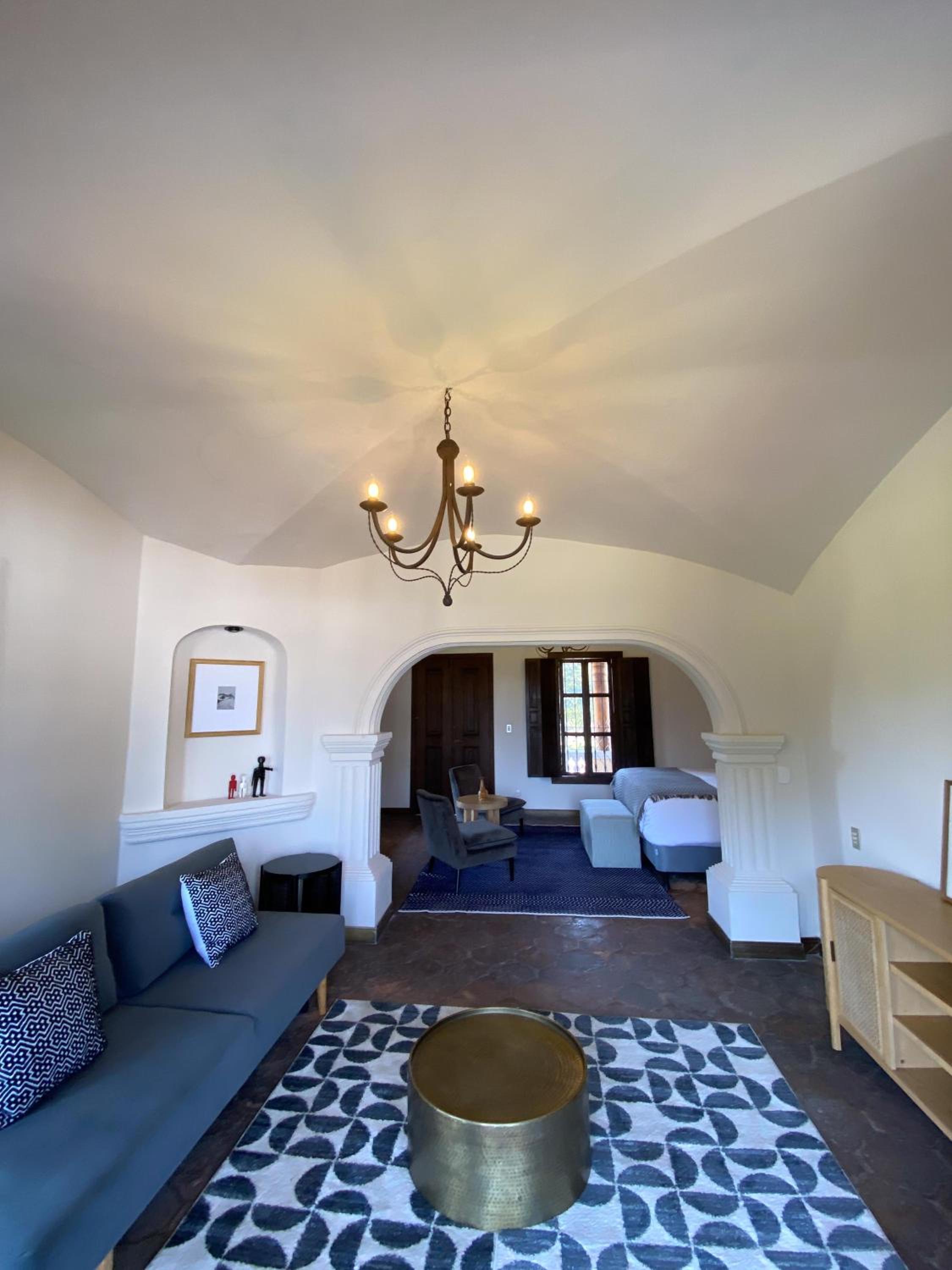 Deluxe King Suite photo 1