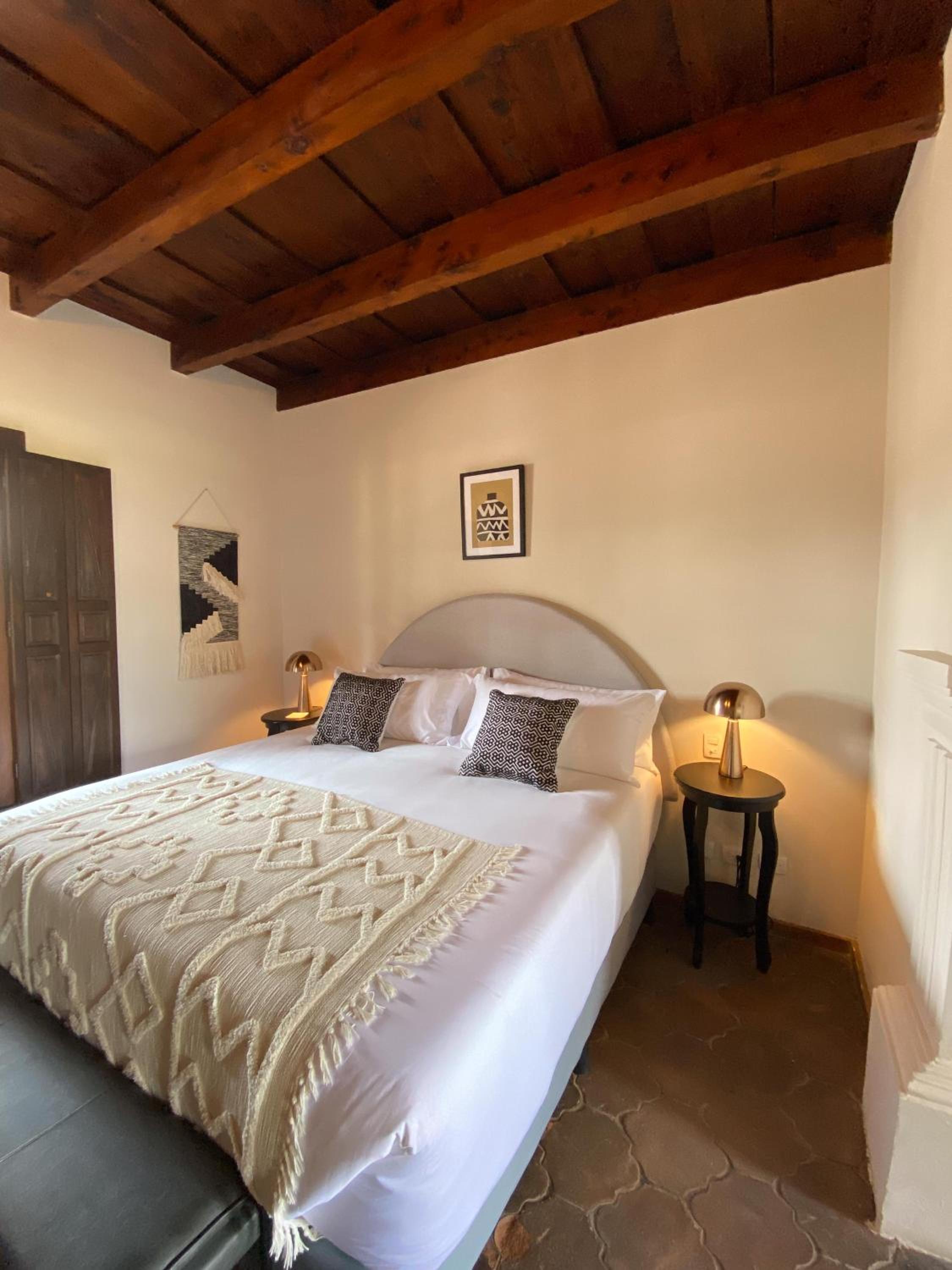 Deluxe King Suite photo 1