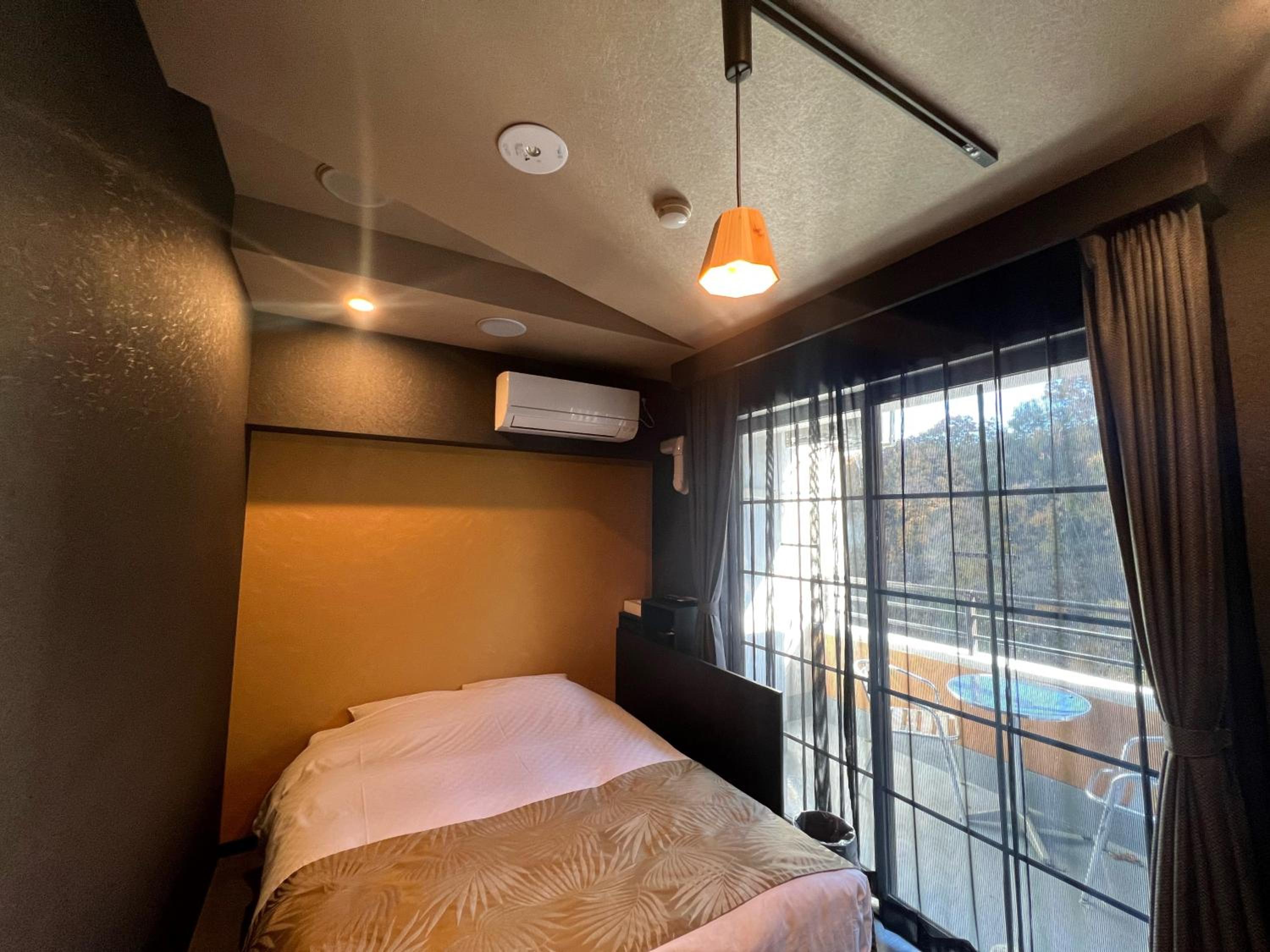 Small Double Room - Photo 1