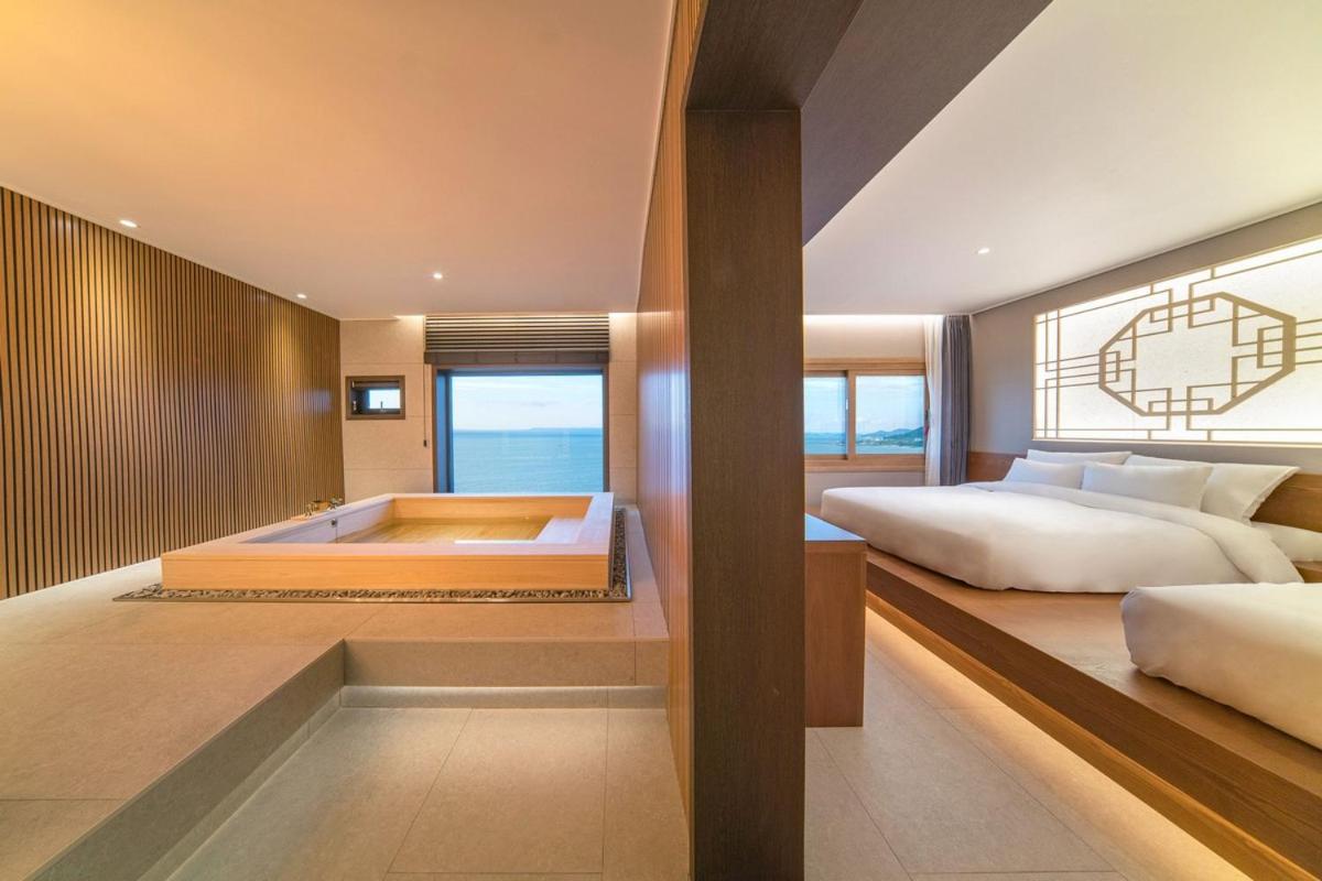 Ocean Suite Twin - Breakfast for 2 included - Photo 2