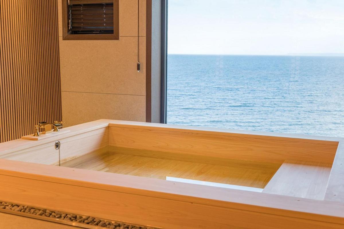 Ocean Suite Twin - Breakfast for 2 included - Photo 7