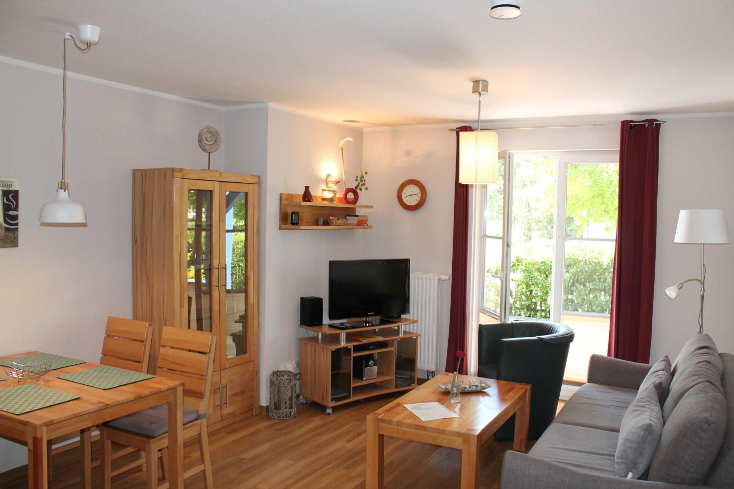 One-Bedroom Apartment with Terrace photo 1