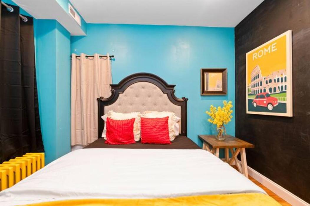 Five-Bedroom House photo 1