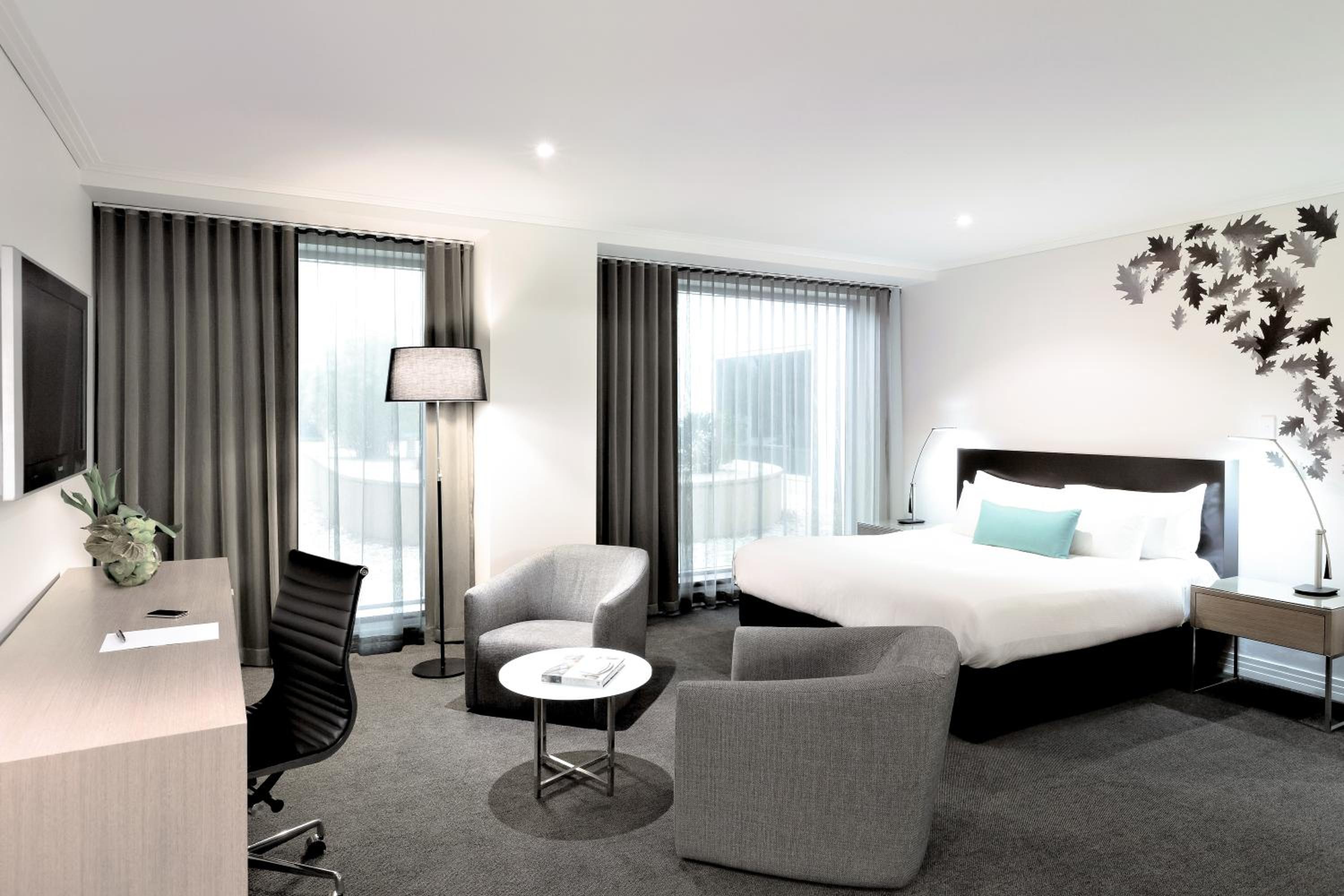 Deluxe King Room with Spa Bath - Photo 5