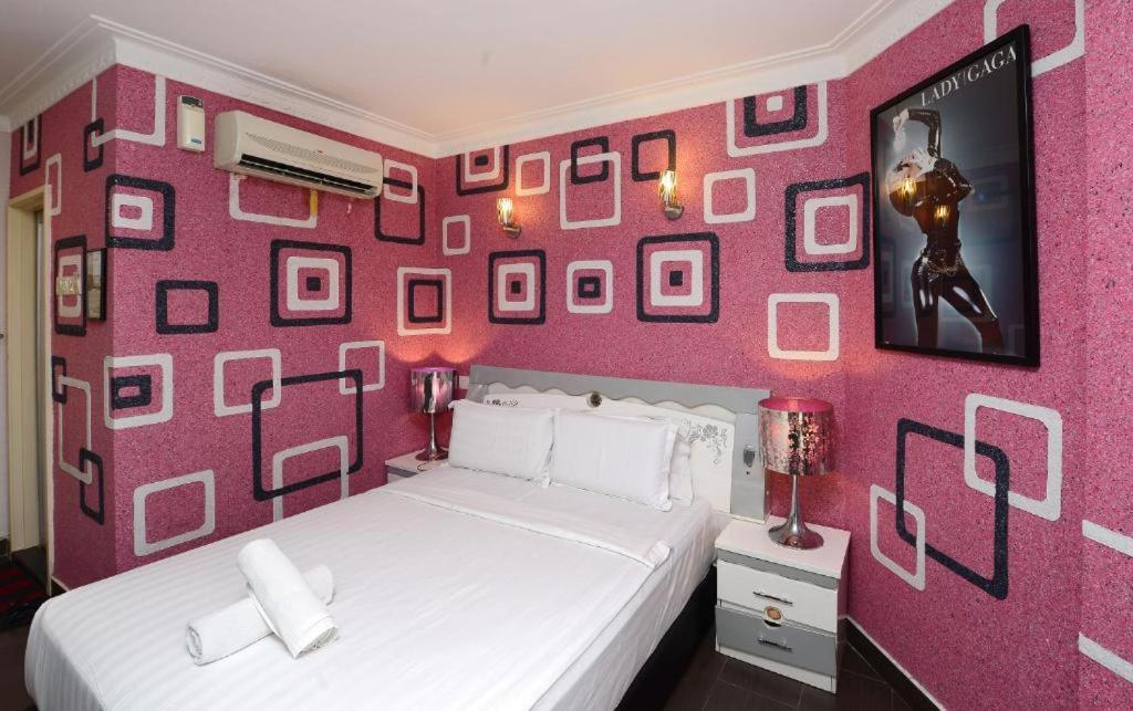 Deluxe Room - Photo 3
