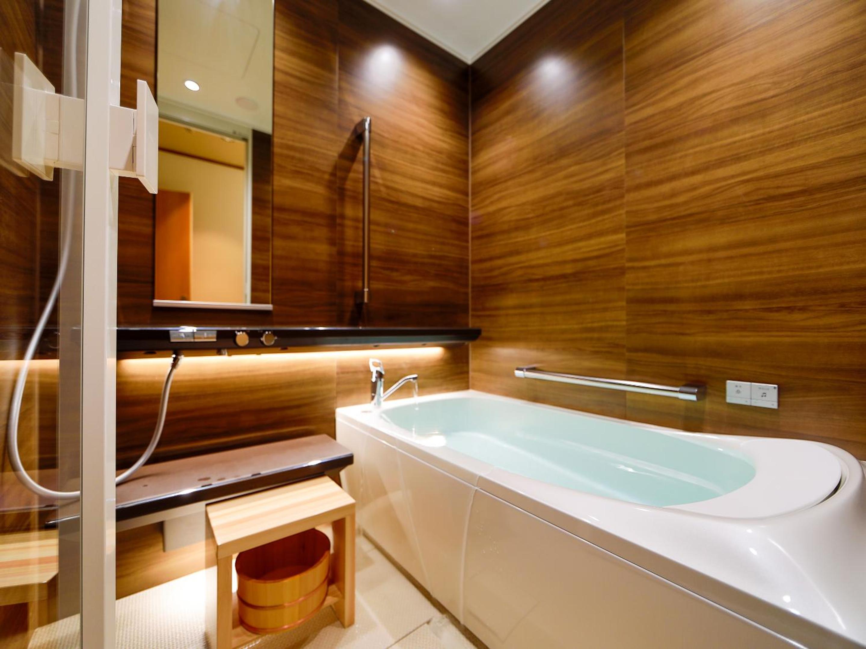 Superior Twin Room thumbnail 5