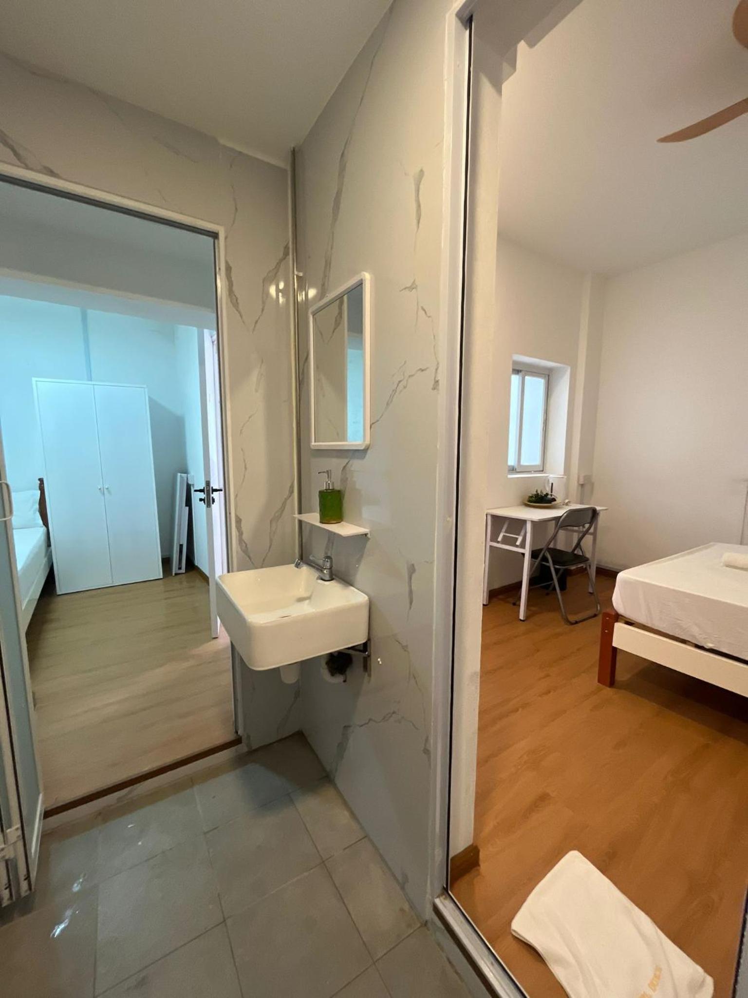 Family Room With Shared Bathroom photo 2