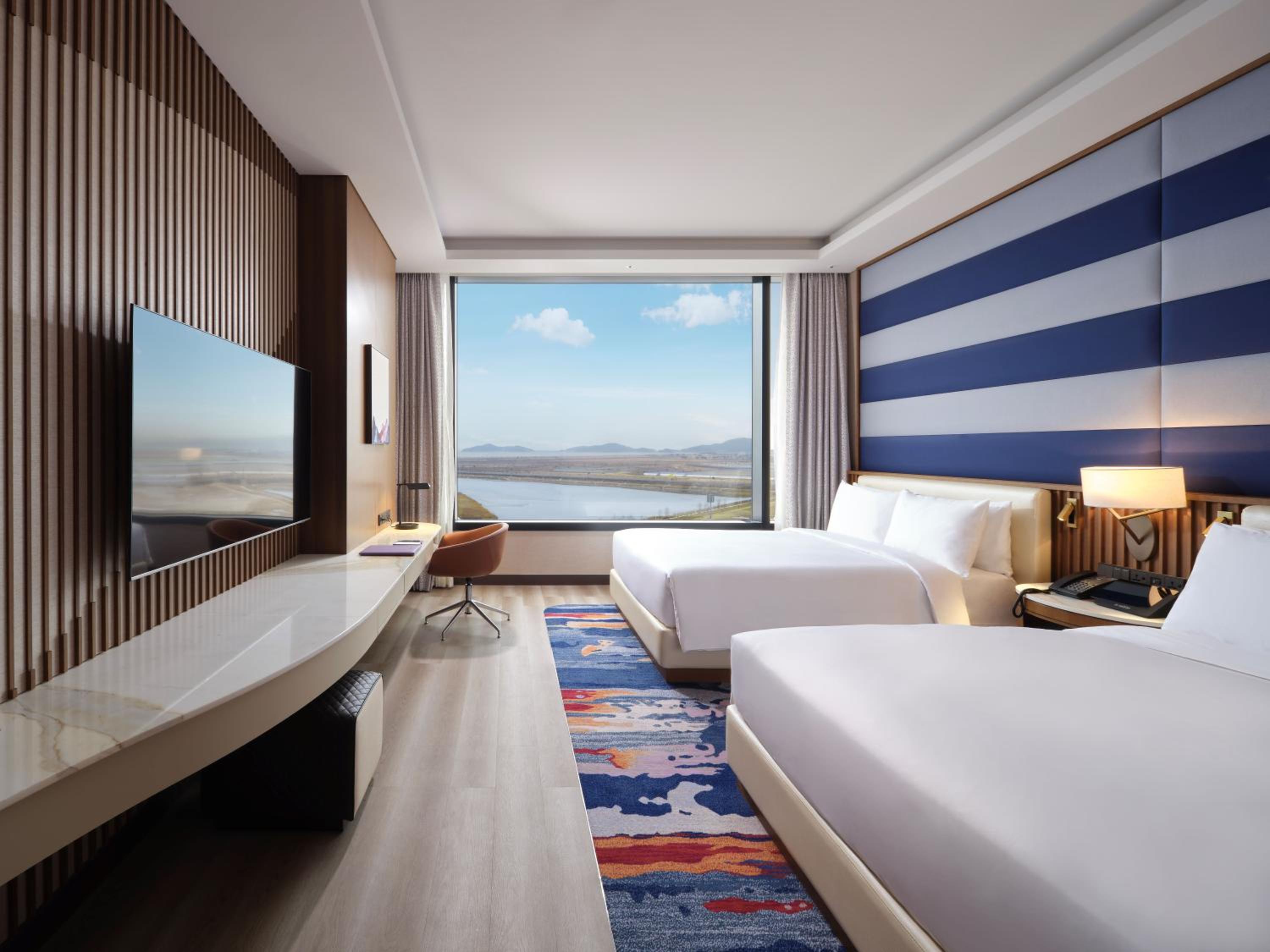 [Ocean Tower] 湖滨豪华双皇后房，带养生俱乐部及双人早餐于主厨厨房 - 第一场