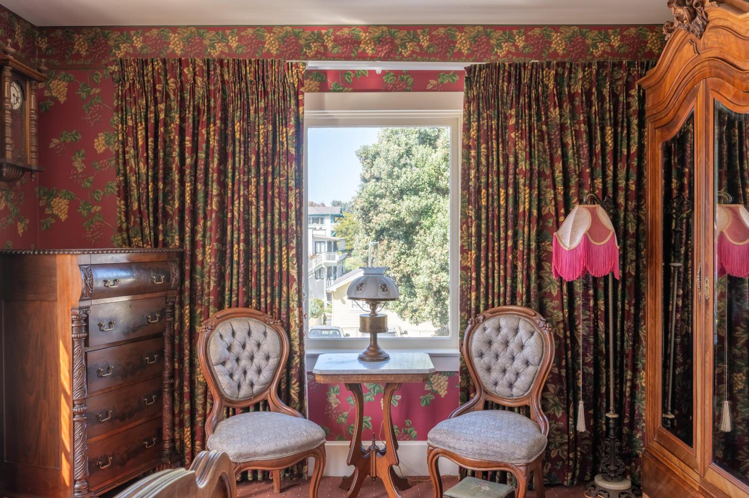 Queen Room with Fountain View  photo 3