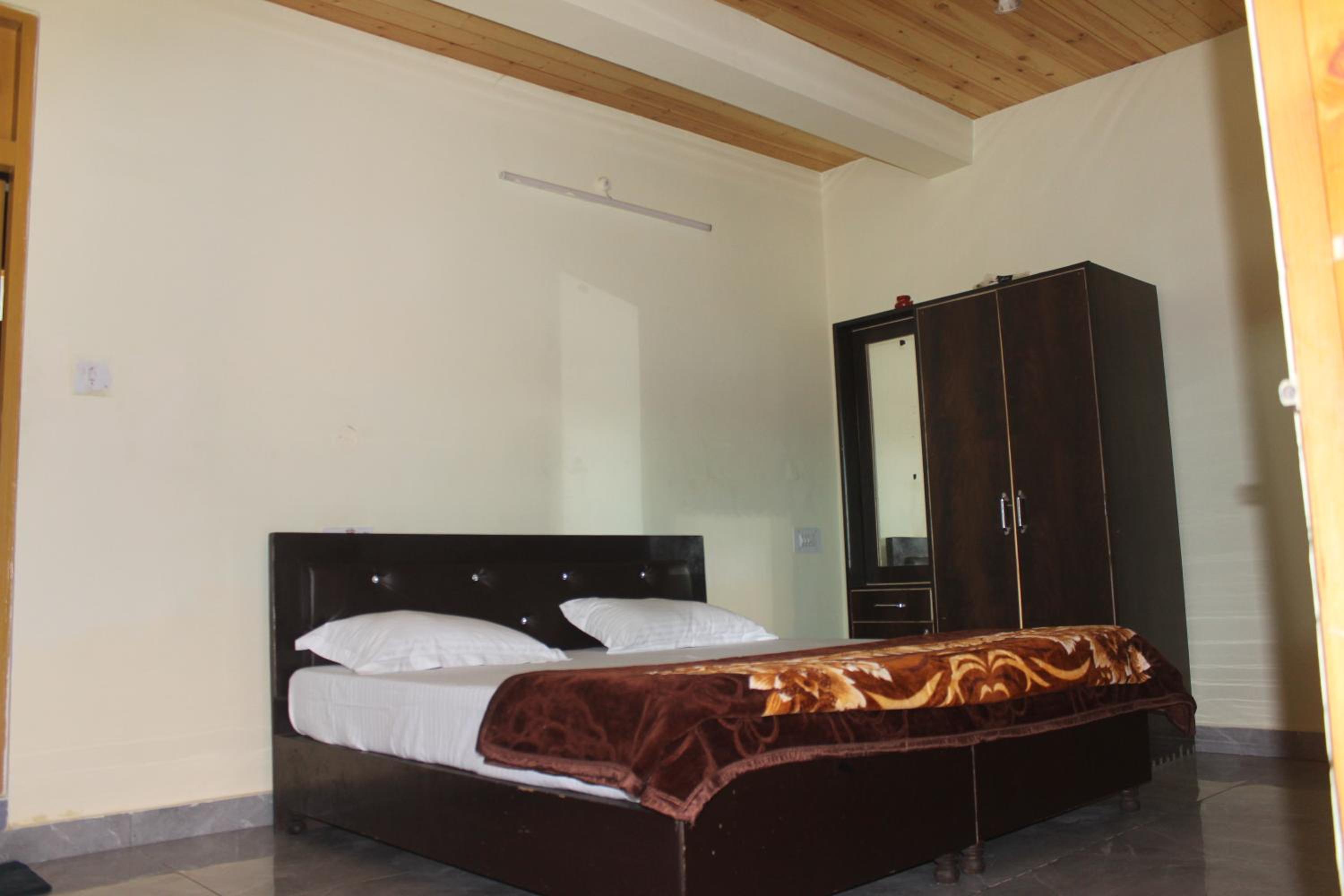 Double Room with Private Bathroom photo 2