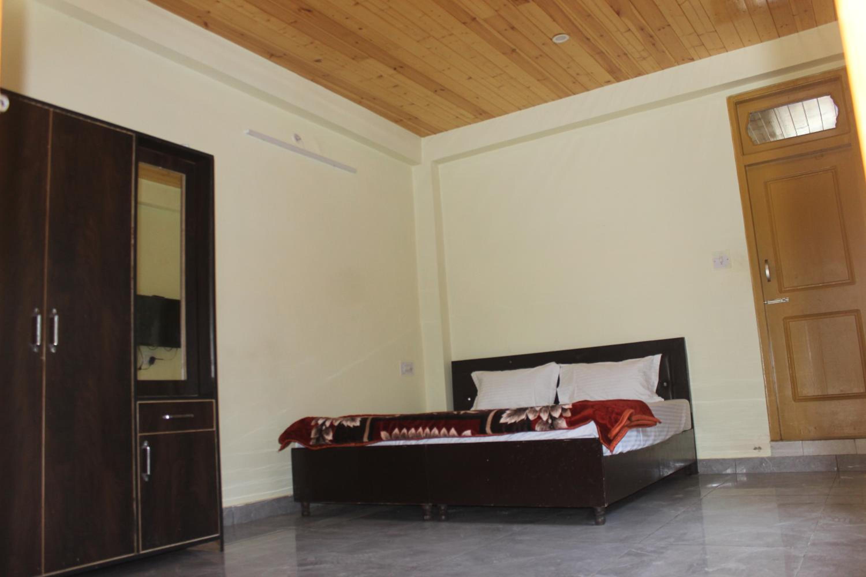 Double Room with Private Bathroom photo 1