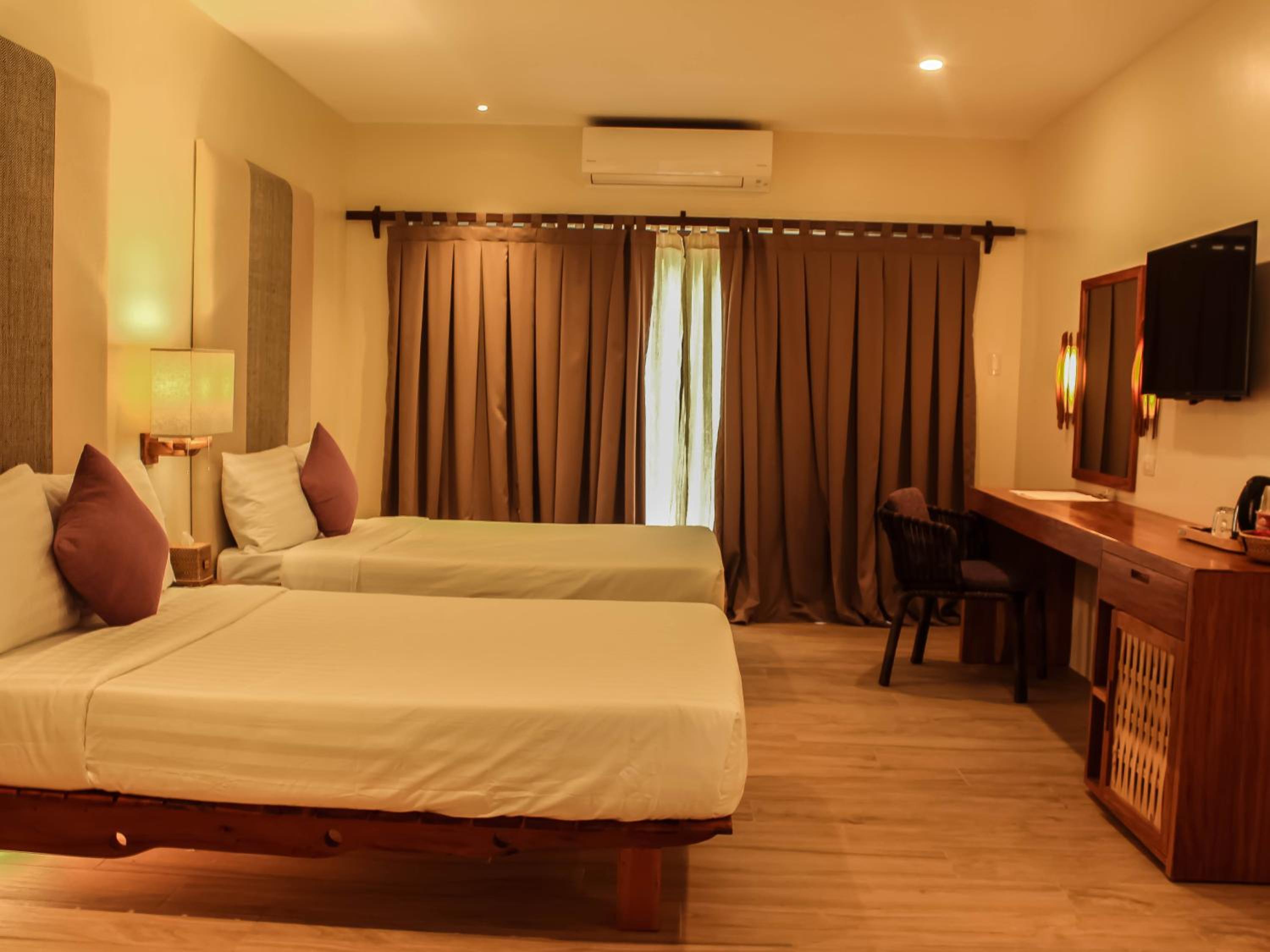 Deluxe Room - Photo 7