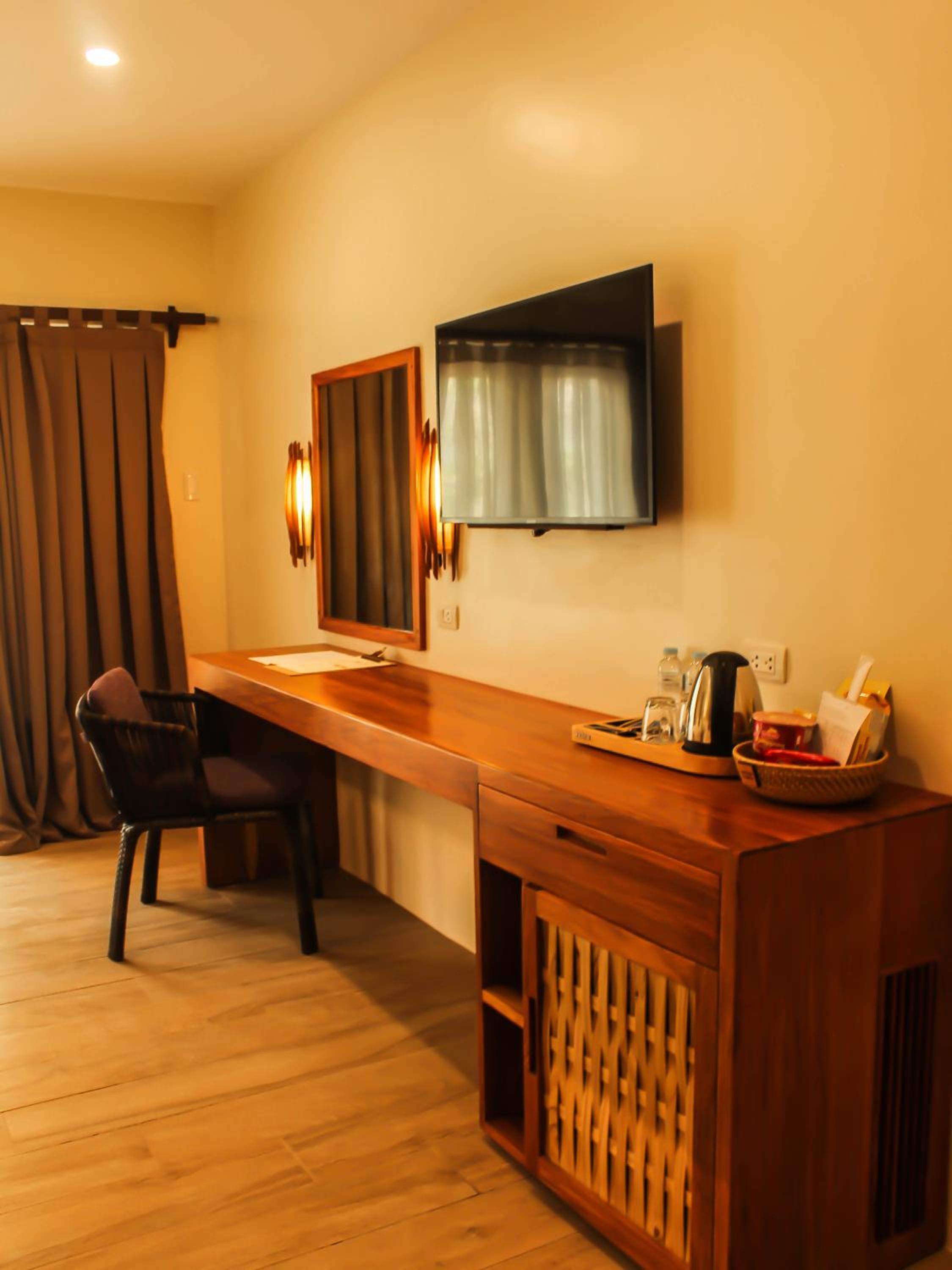 Deluxe Room - Photo 9