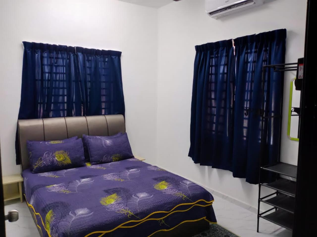 Three-Bedroom House photo 2