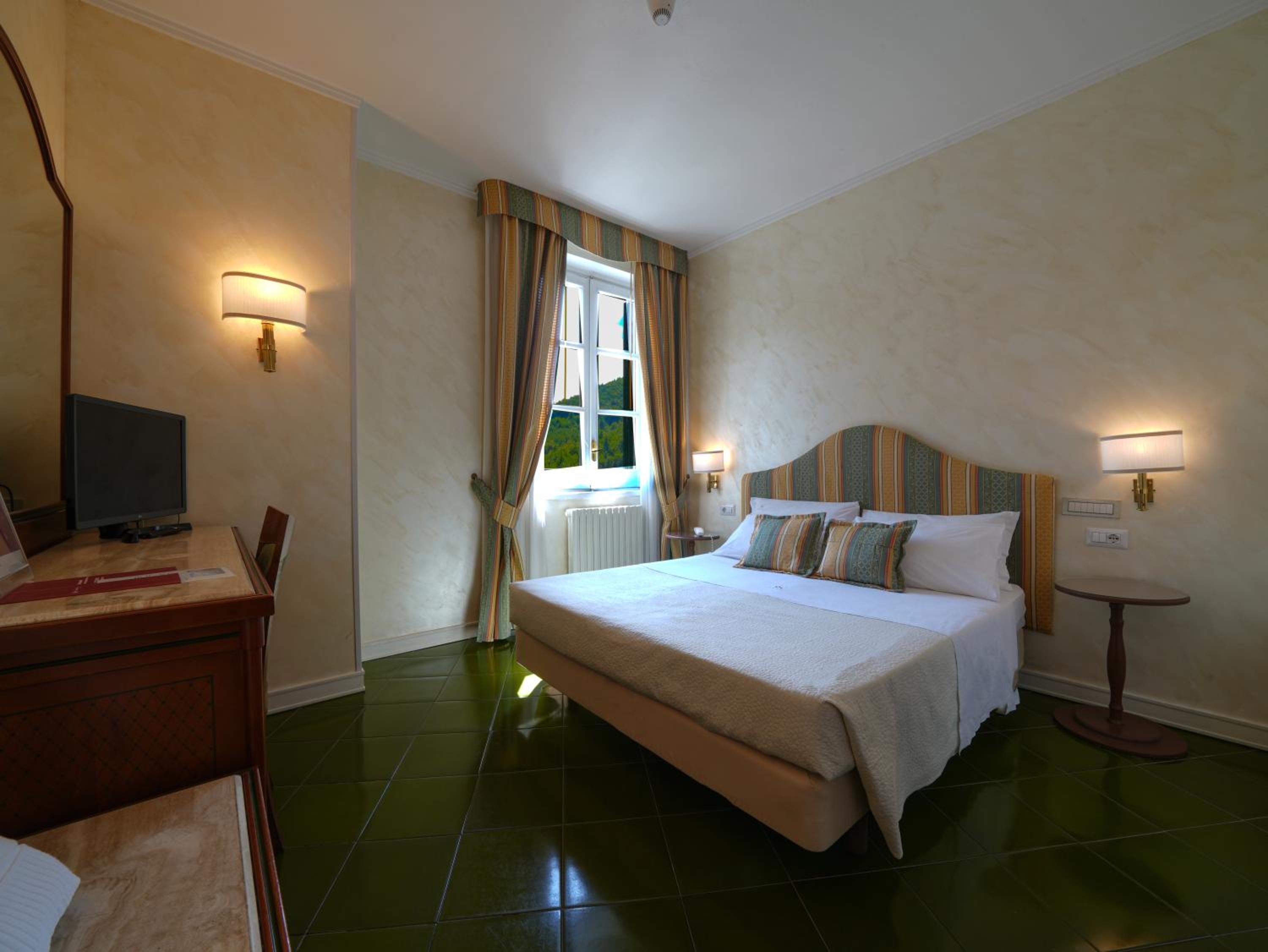 Standard Double Room - Photo 8