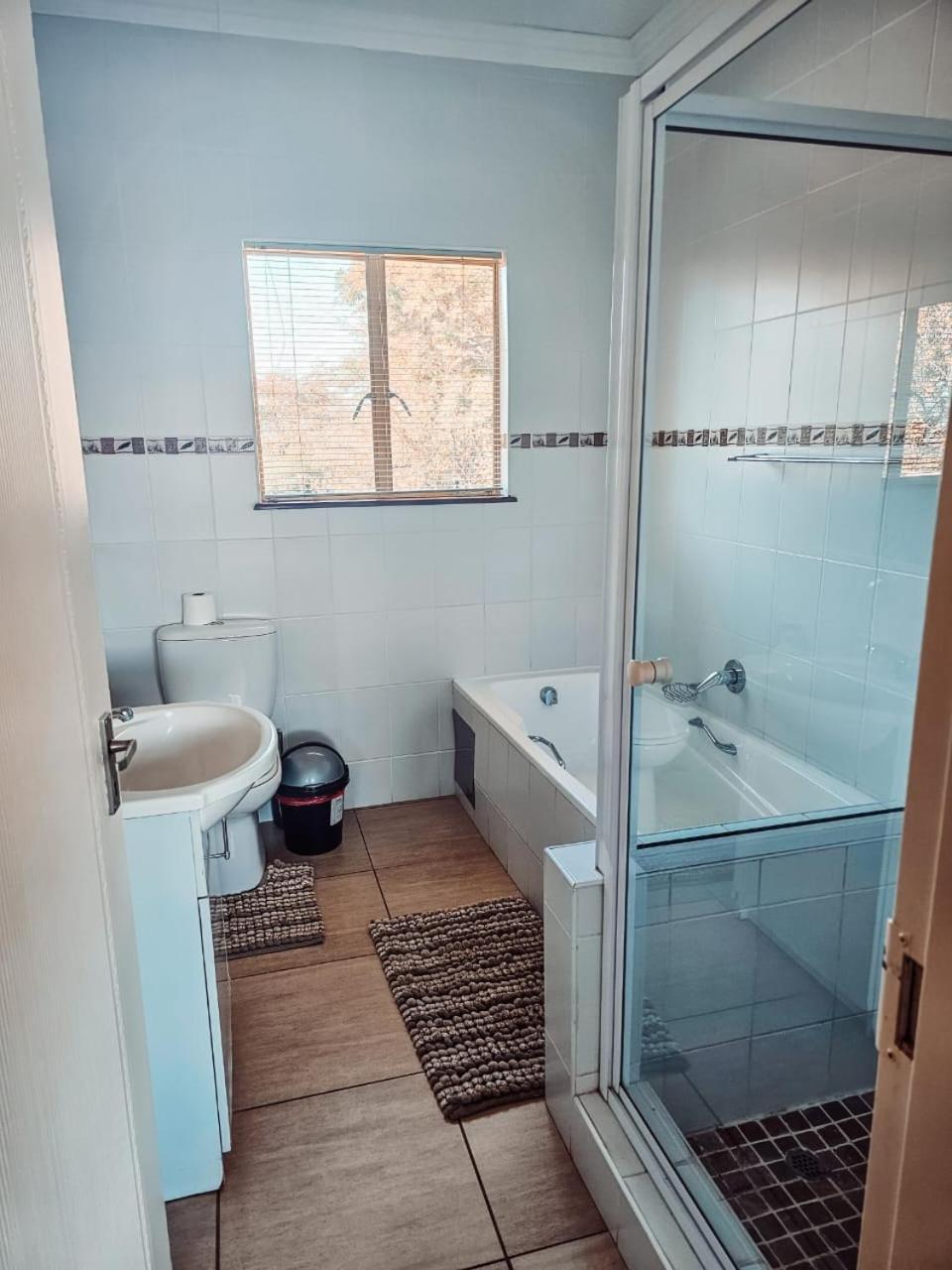 Budget Double Room photo 2