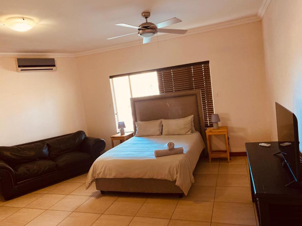 Budget Double Room photo 3