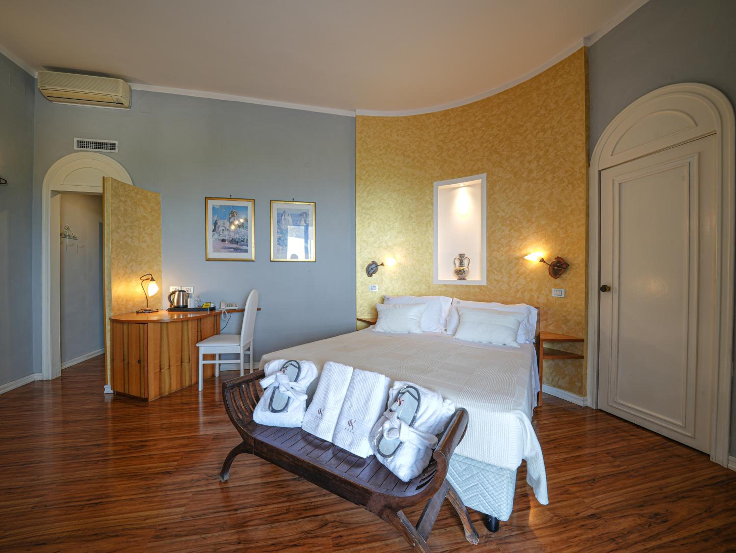 Suite - Photo 12