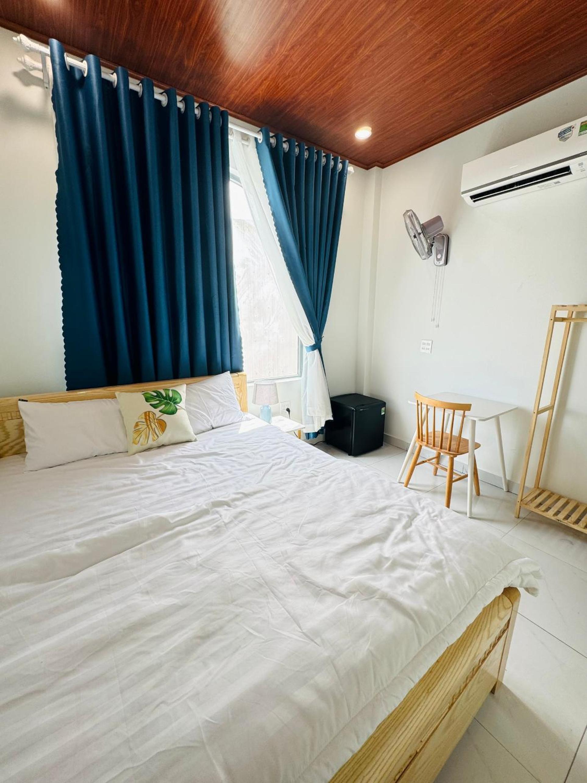 Deluxe Double Room with Side Sea View photo 2