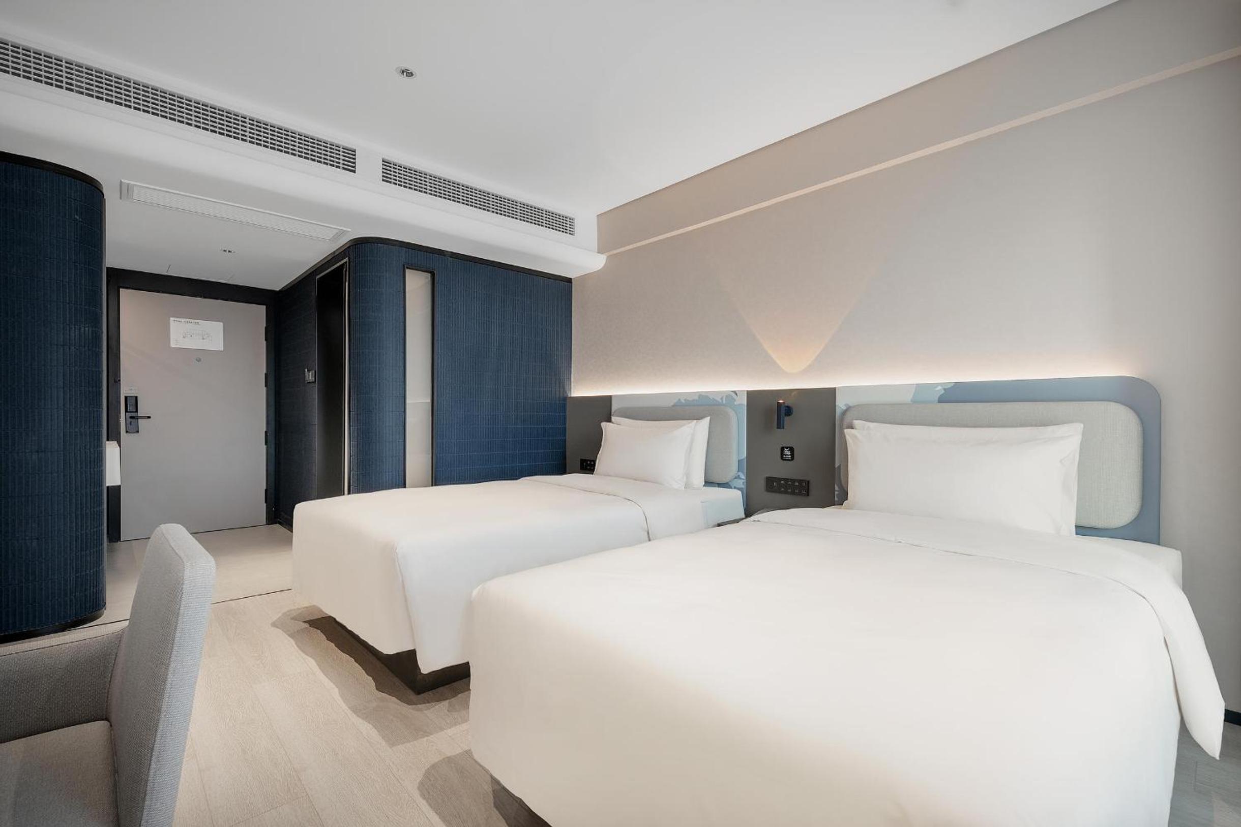 Standard Twin Room photo 2